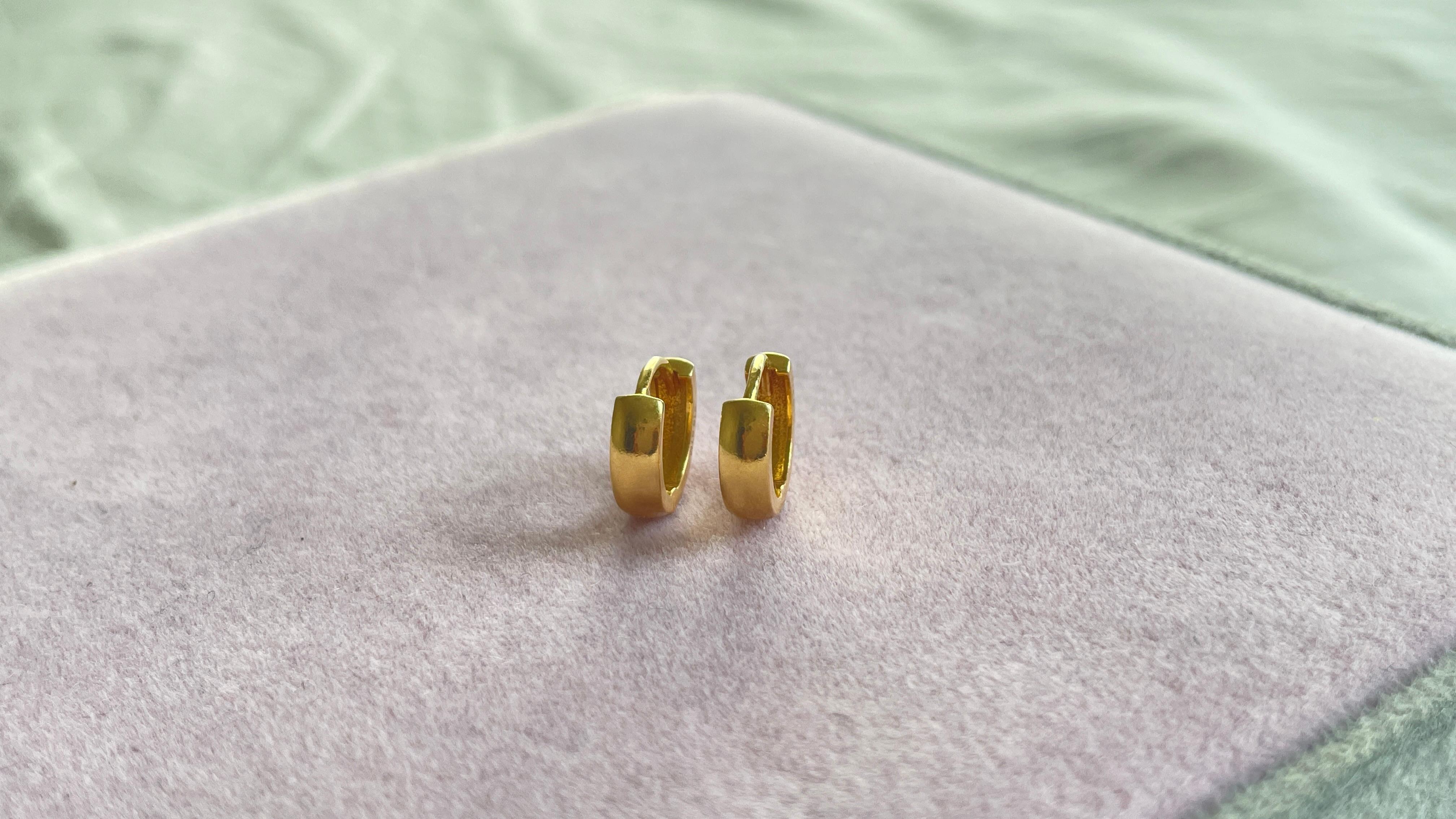 Donna Orecchini a cerchio in oro 22k - Oro puro 916 (misura 8 mm) -2,56G in vendita