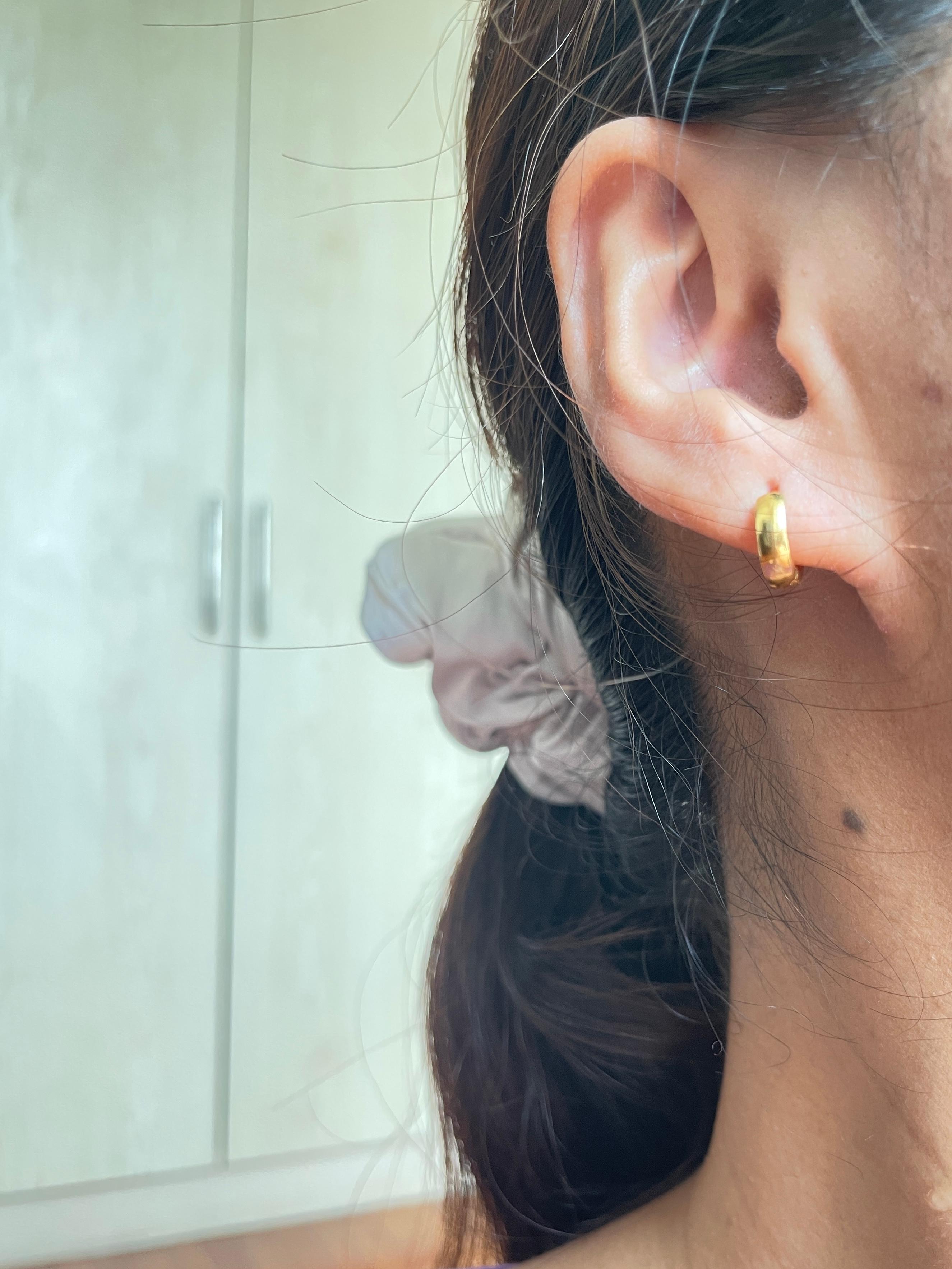 Orecchini a cerchio in oro 22k - Oro puro 916 (misura 8 mm) -2,56G in vendita 1