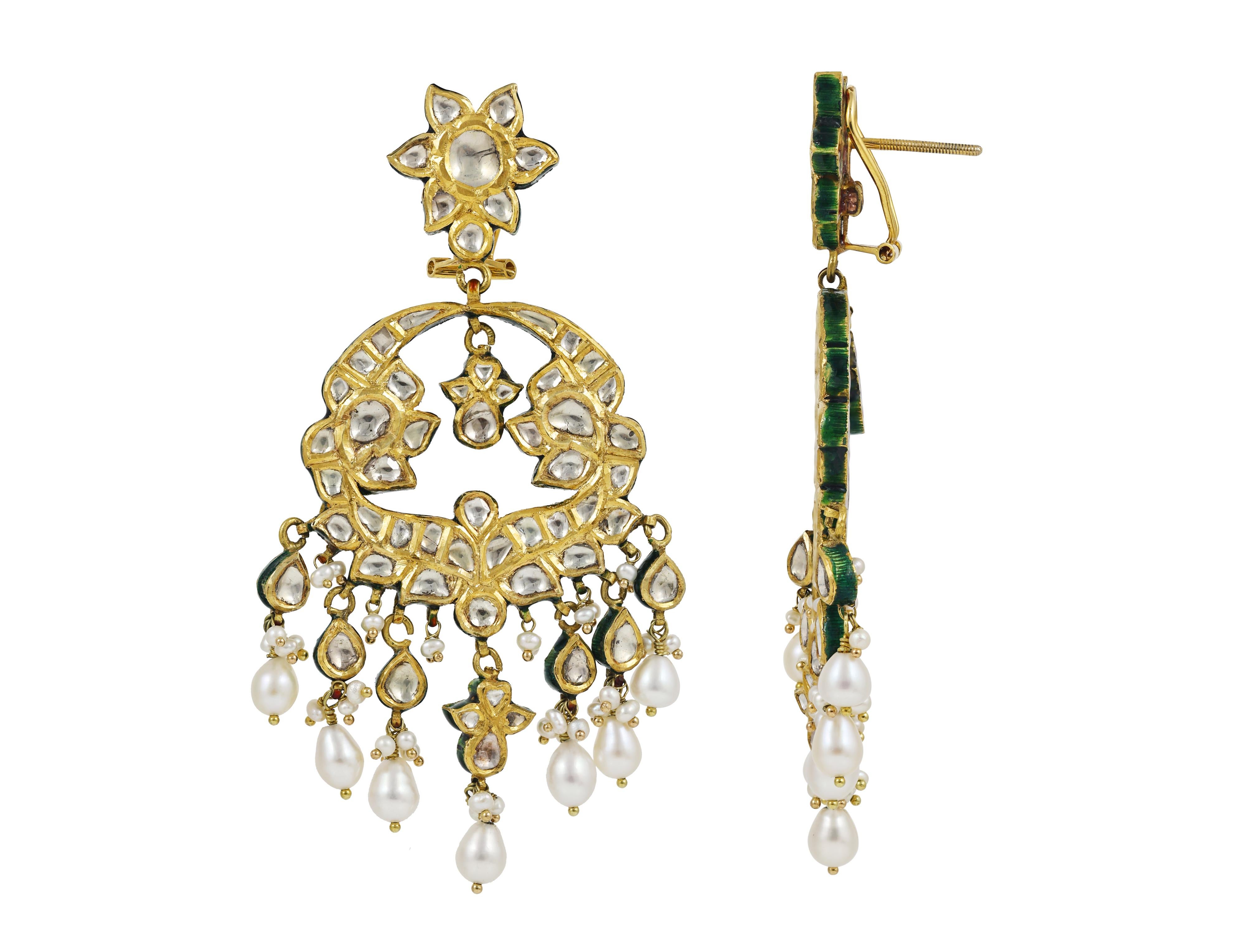 Orecchini Chandbali in oro 22K ispirati all'India con Meena, Polki di diamanti e perle in vendita 1