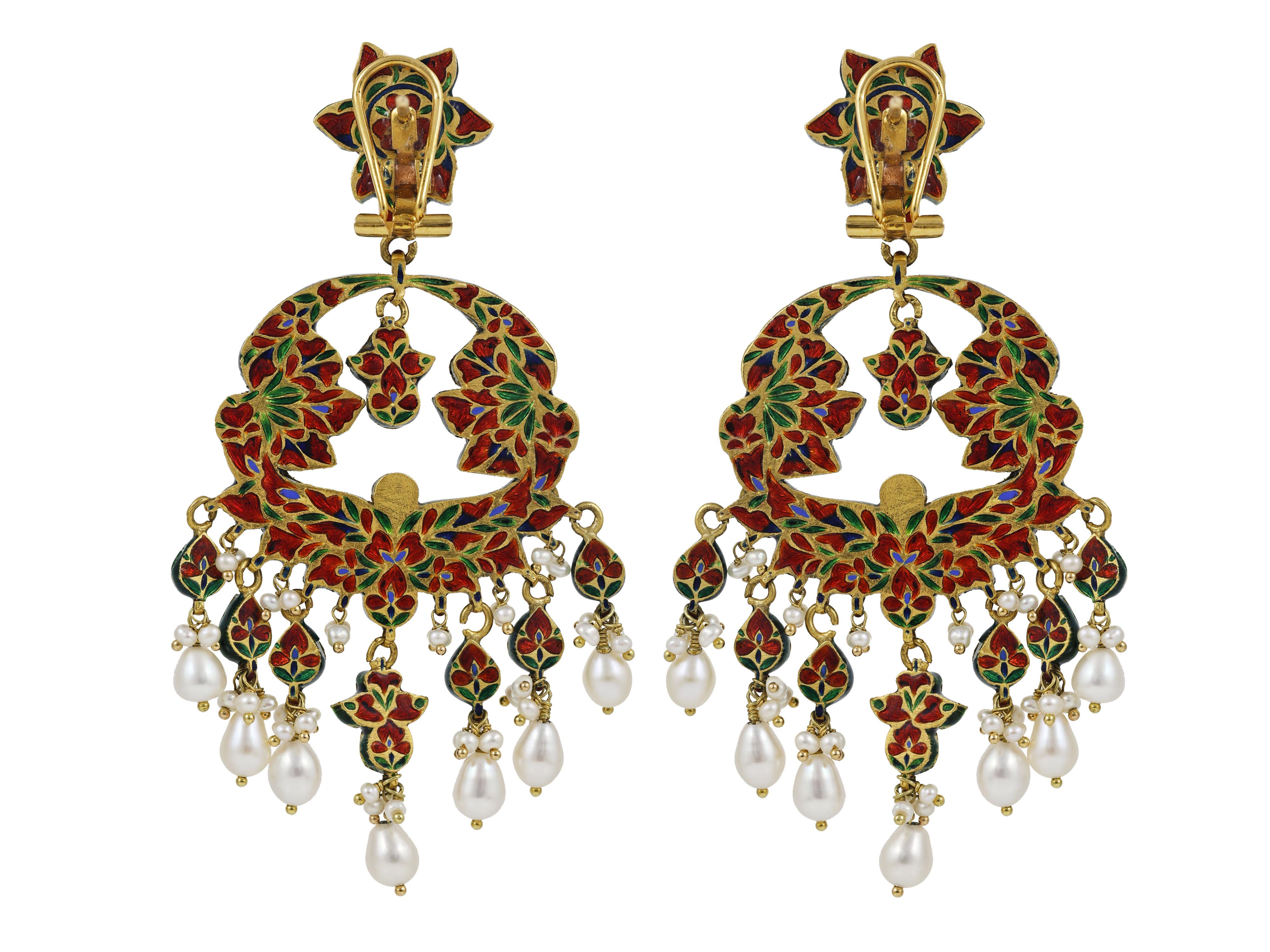 Orecchini Chandbali in oro 22K ispirati all'India con Meena, Polki di diamanti e perle in vendita 3
