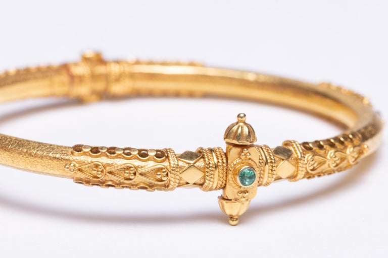 22K Gold Indian Bangle with Faceted Emeralds For Sale at 1stDibs