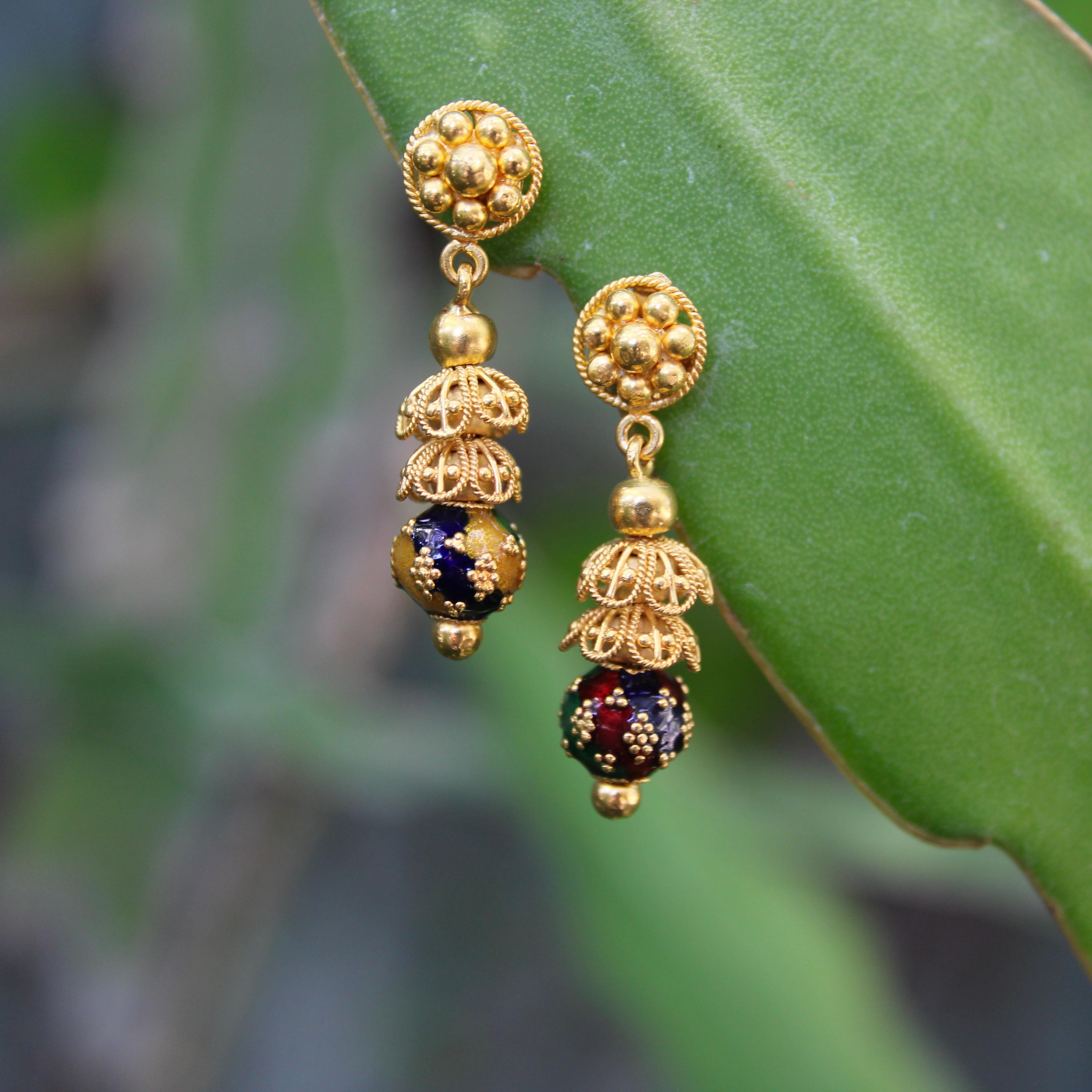 Pendientes Colgantes Cannetille de Oro Indio de 22K con Esmalte Multicolor en venta 4