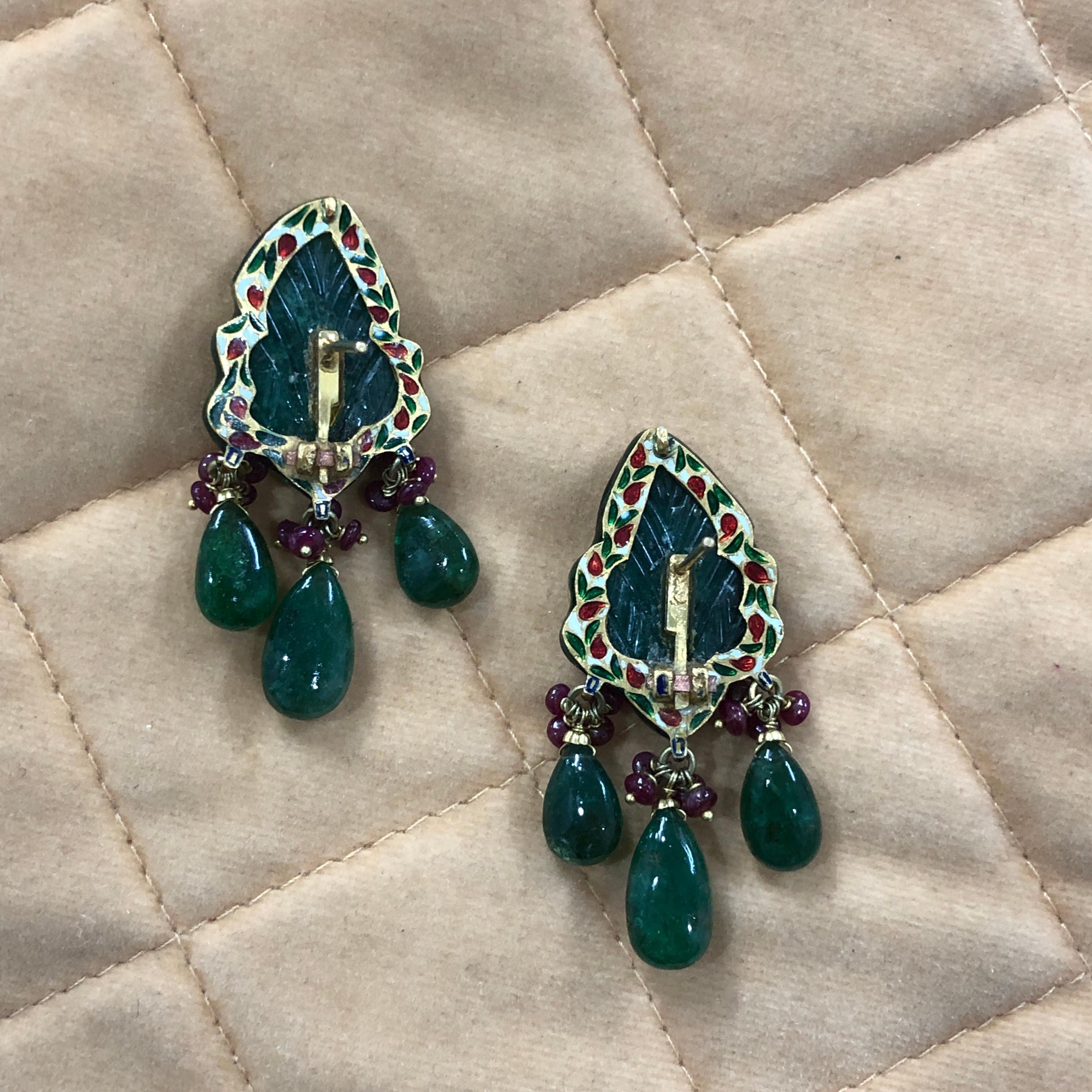 22K gold indian carved Mughal Emerald earrings with diamonds for indian wedding For Sale 1