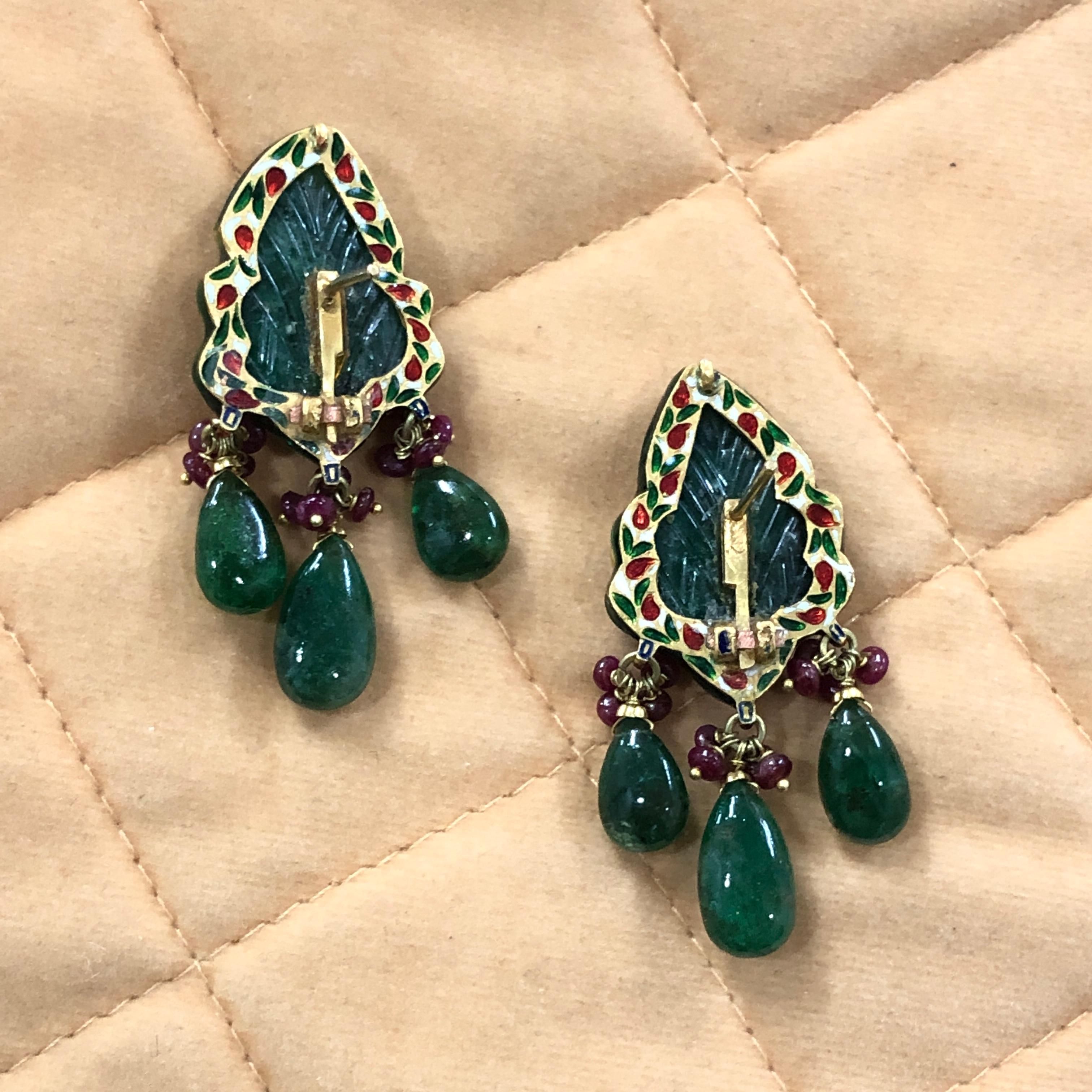 22K gold indian carved Mughal Emerald earrings with diamonds for indian wedding For Sale 2