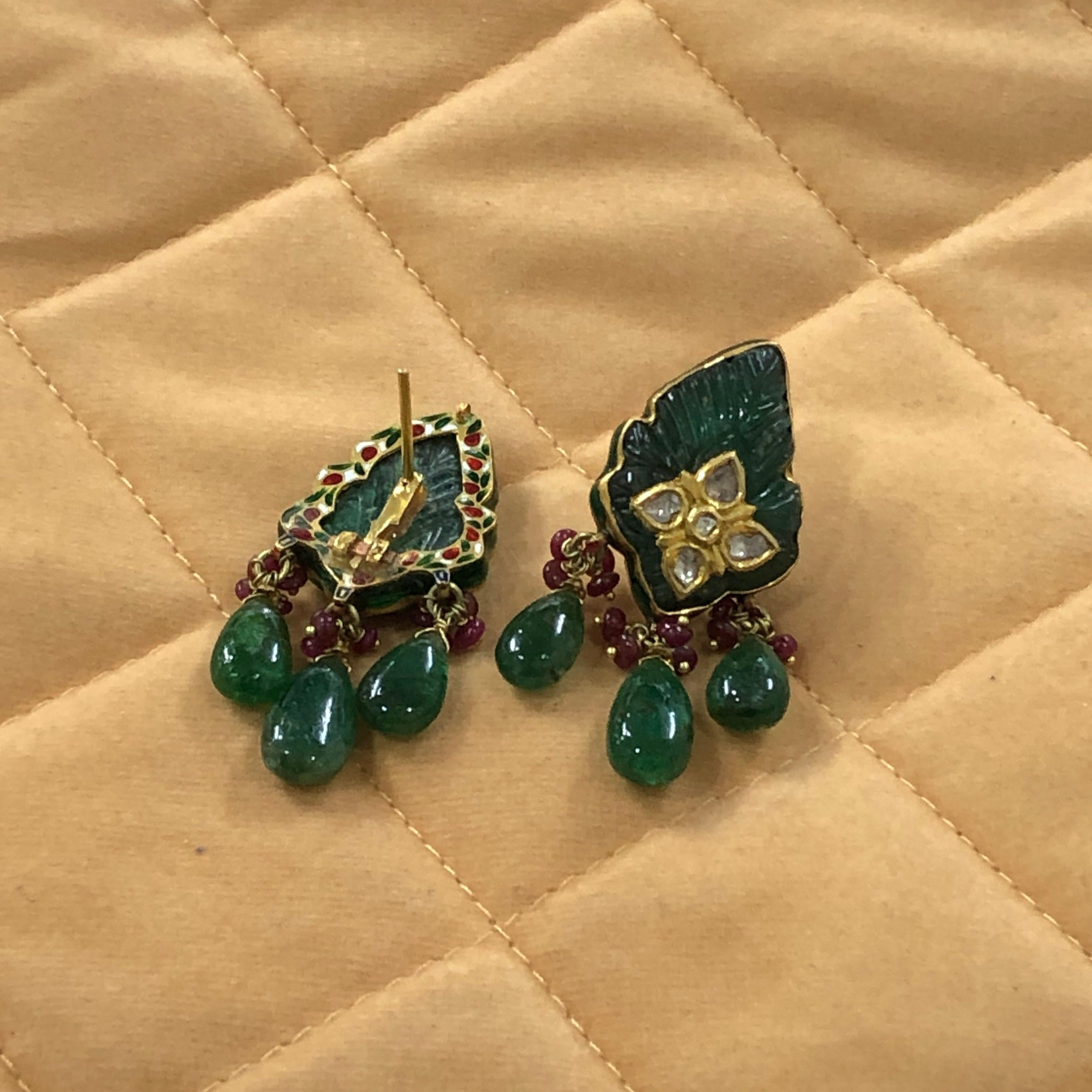 22K gold indian carved Mughal Emerald earrings with diamonds for indian wedding For Sale 3