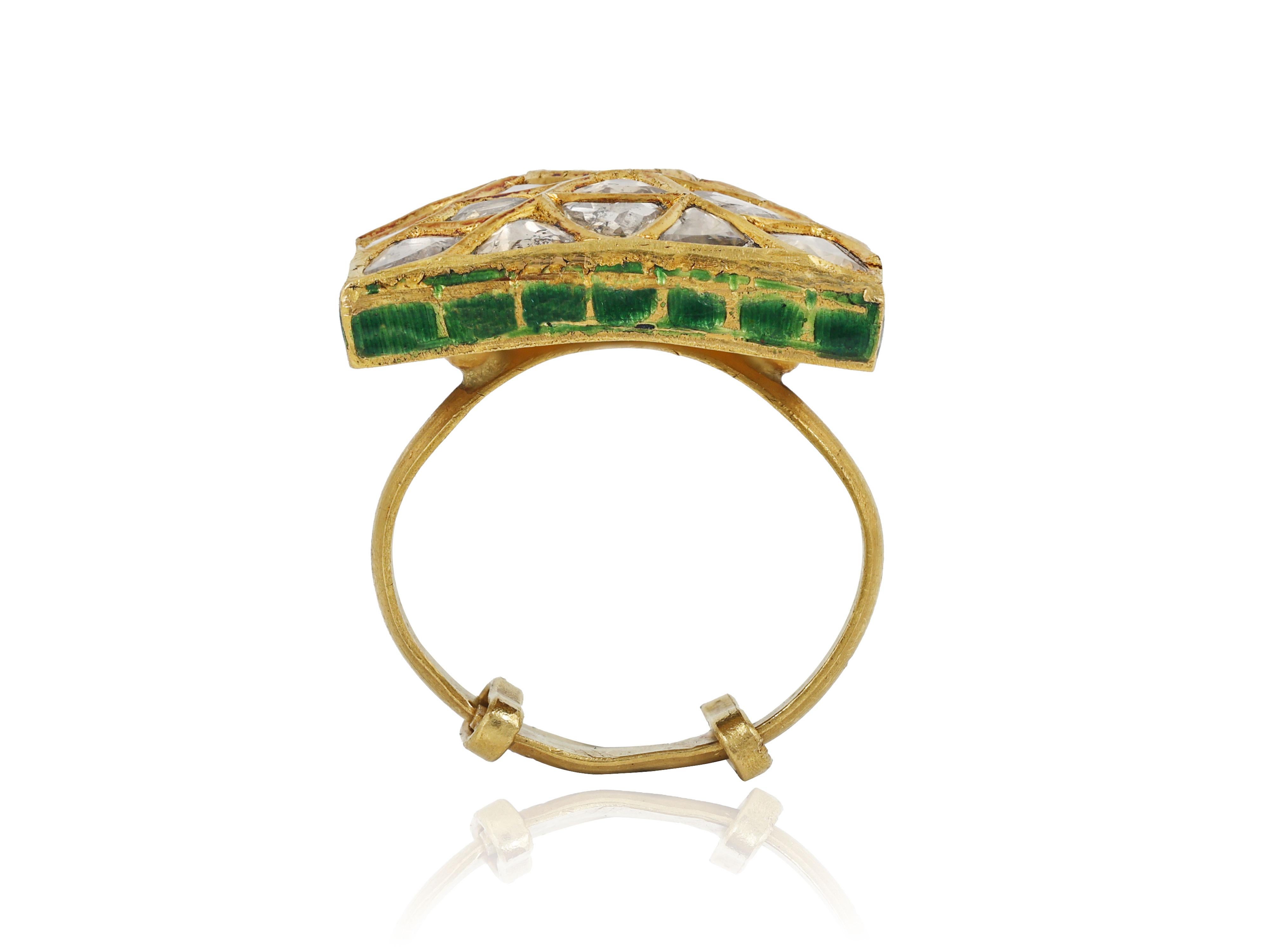 22K gold Indian diamond Polki ring with green and red enamel at back In Excellent Condition For Sale In Bangkok,, TH