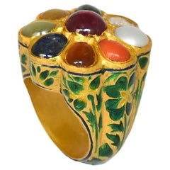 Anillo Navratan indio de oro de 22 quilates esmaltado en verde y amarillo