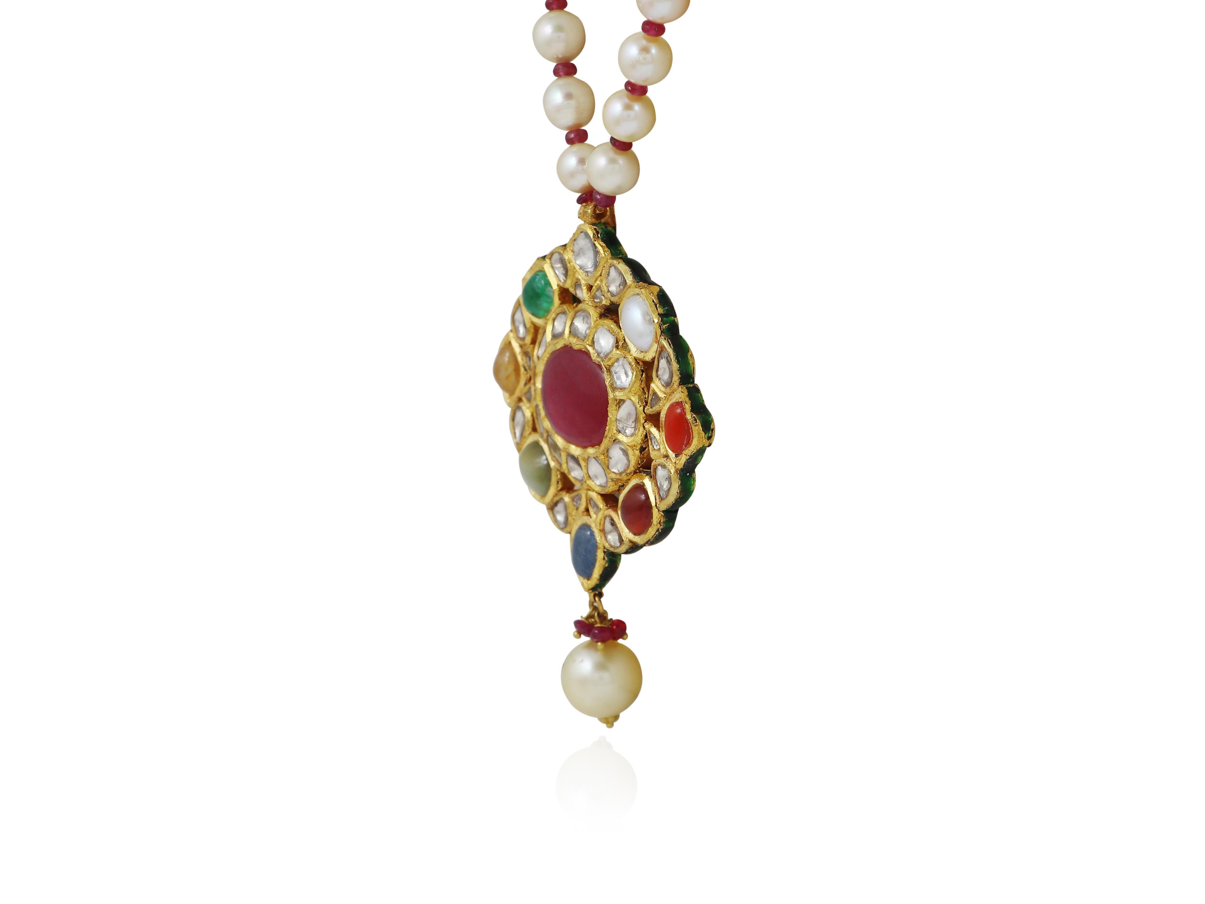 Pendentif en or 22K Indian navratna kundan Meena polki  Pendentif Jadau moghol en vente 1