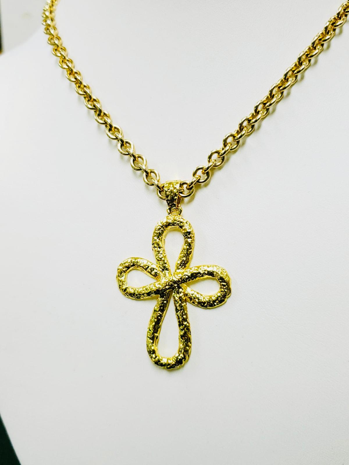 22k Gold Infinity Cross Pendant Necklace For Sale 1