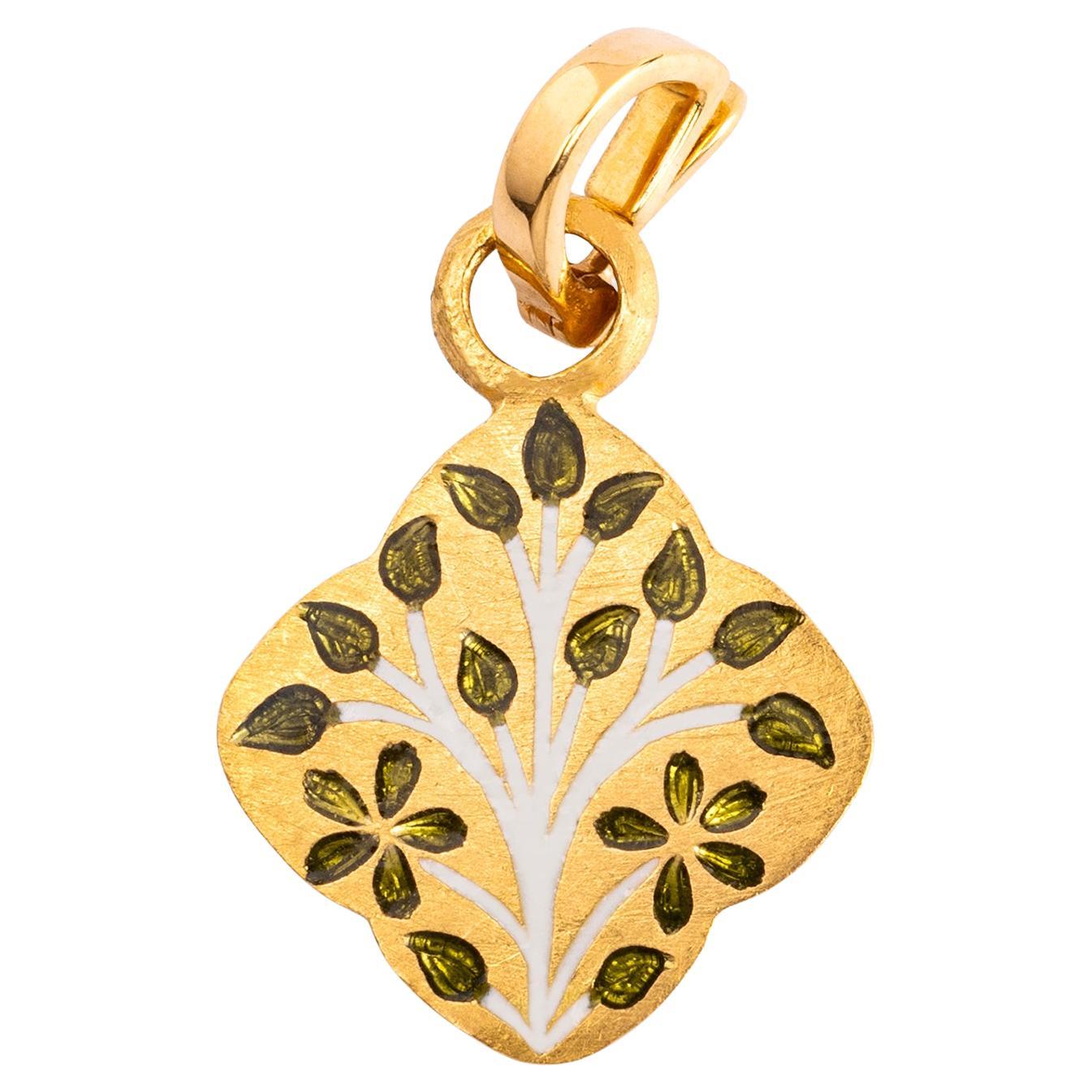 Artisan Breloque réversible en or 22 carats avec initiale en turquoise et émail floral, fabriquée à la main par Agaro en vente