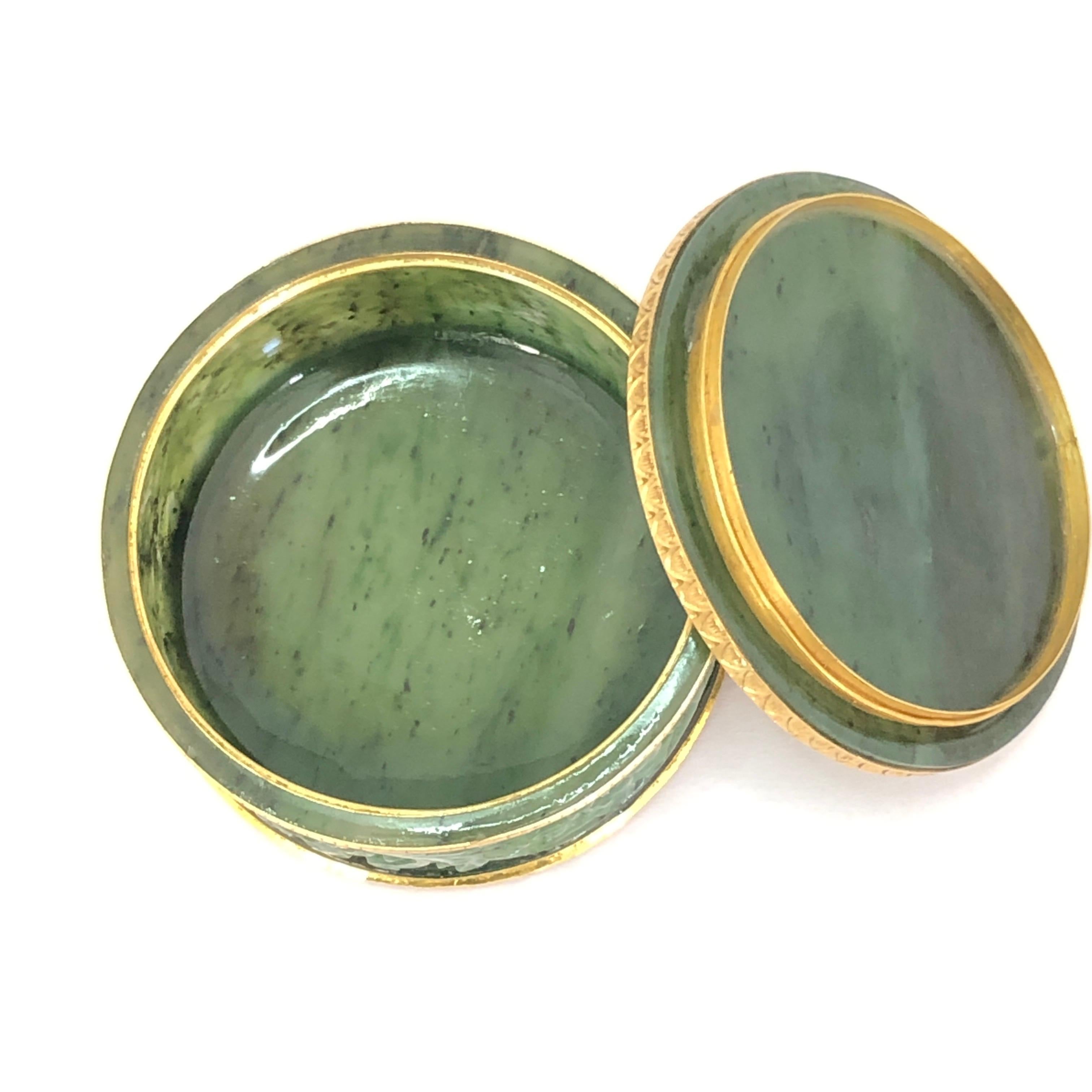 22K Gold Jade mughal carving box studded with diamonds 3