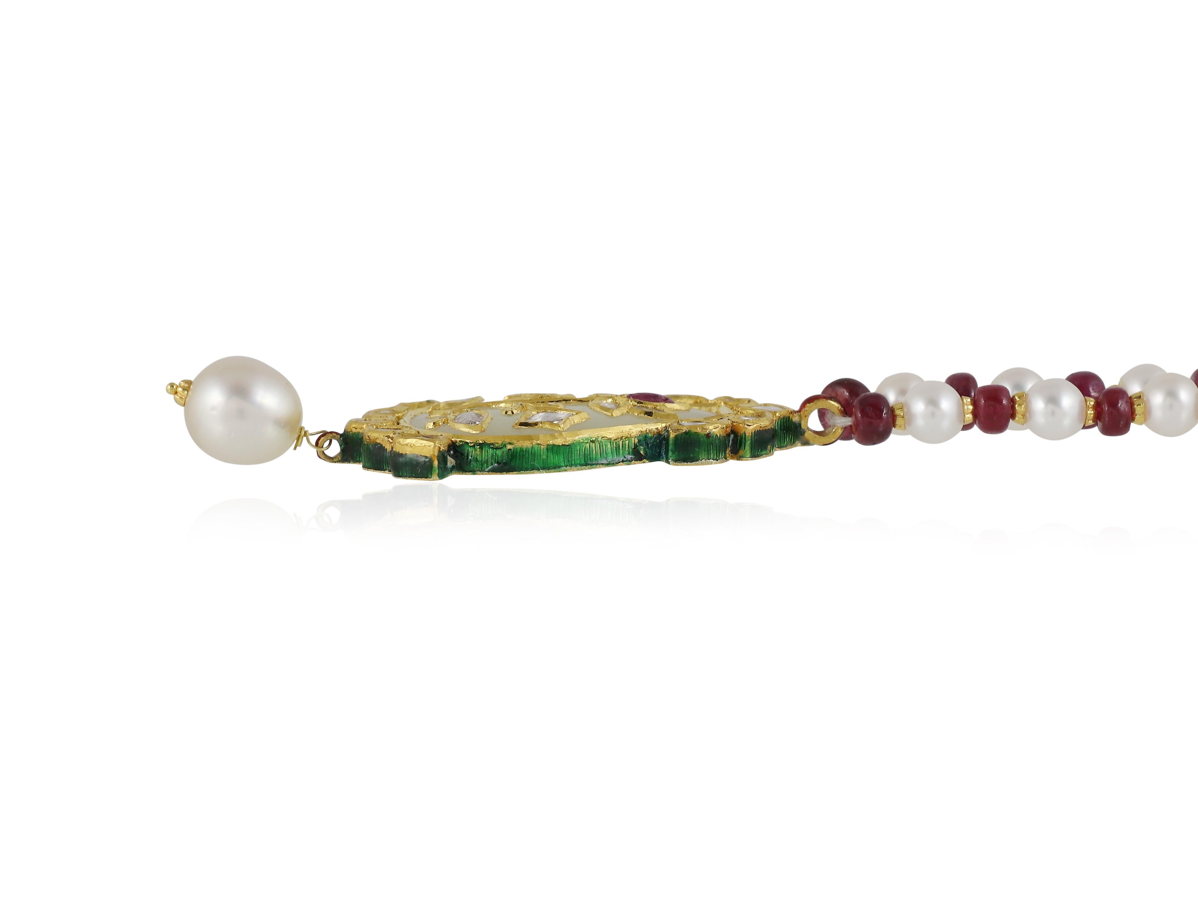 Pendente di giada in oro 22K con diamanti e rubini incastonati  Ciondolo della sposa indiana in vendita 6