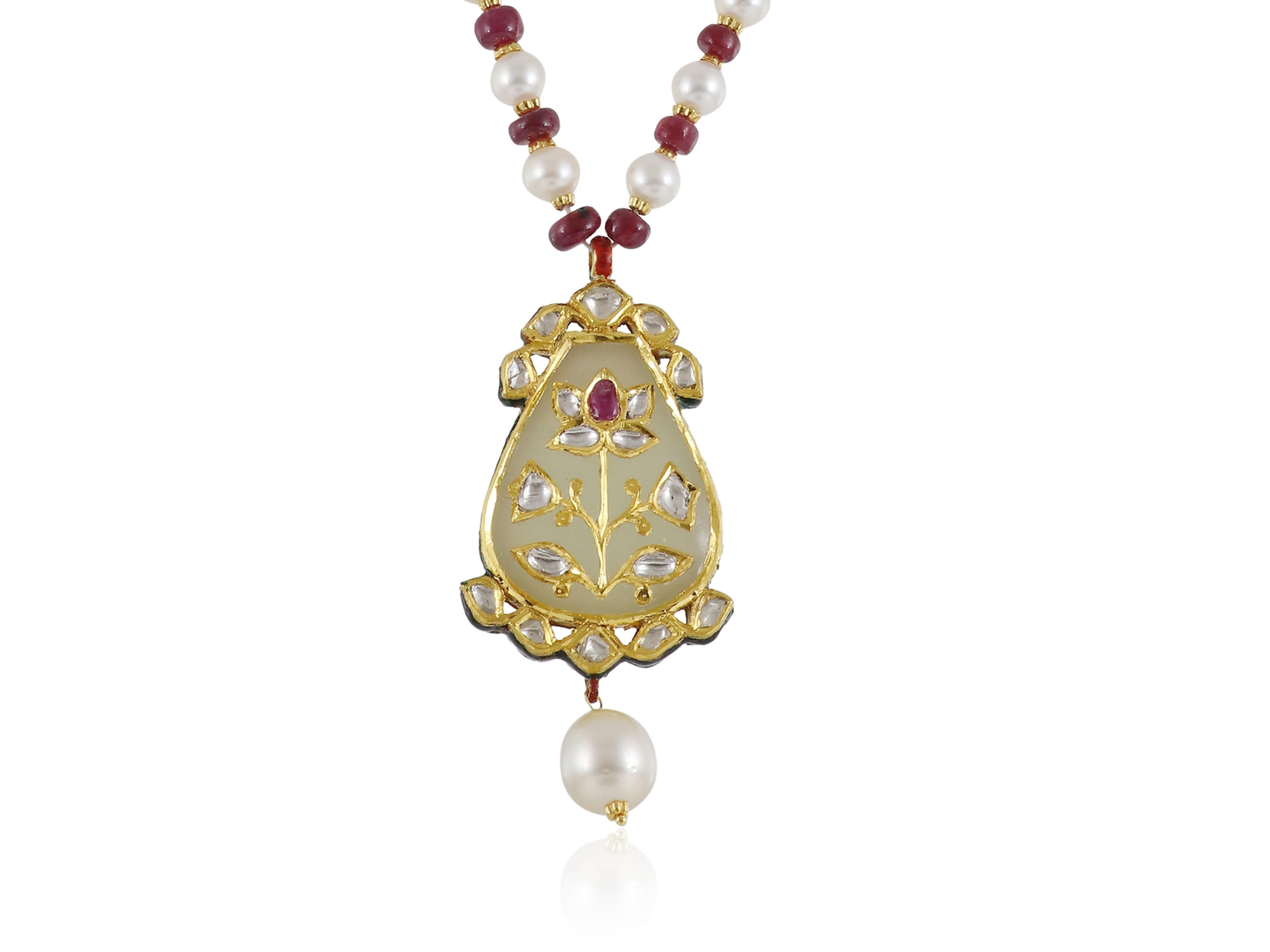 Pendente di giada in oro 22K con diamanti e rubini incastonati  Ciondolo della sposa indiana In condizioni Nuovo in vendita a Bangkok,, TH