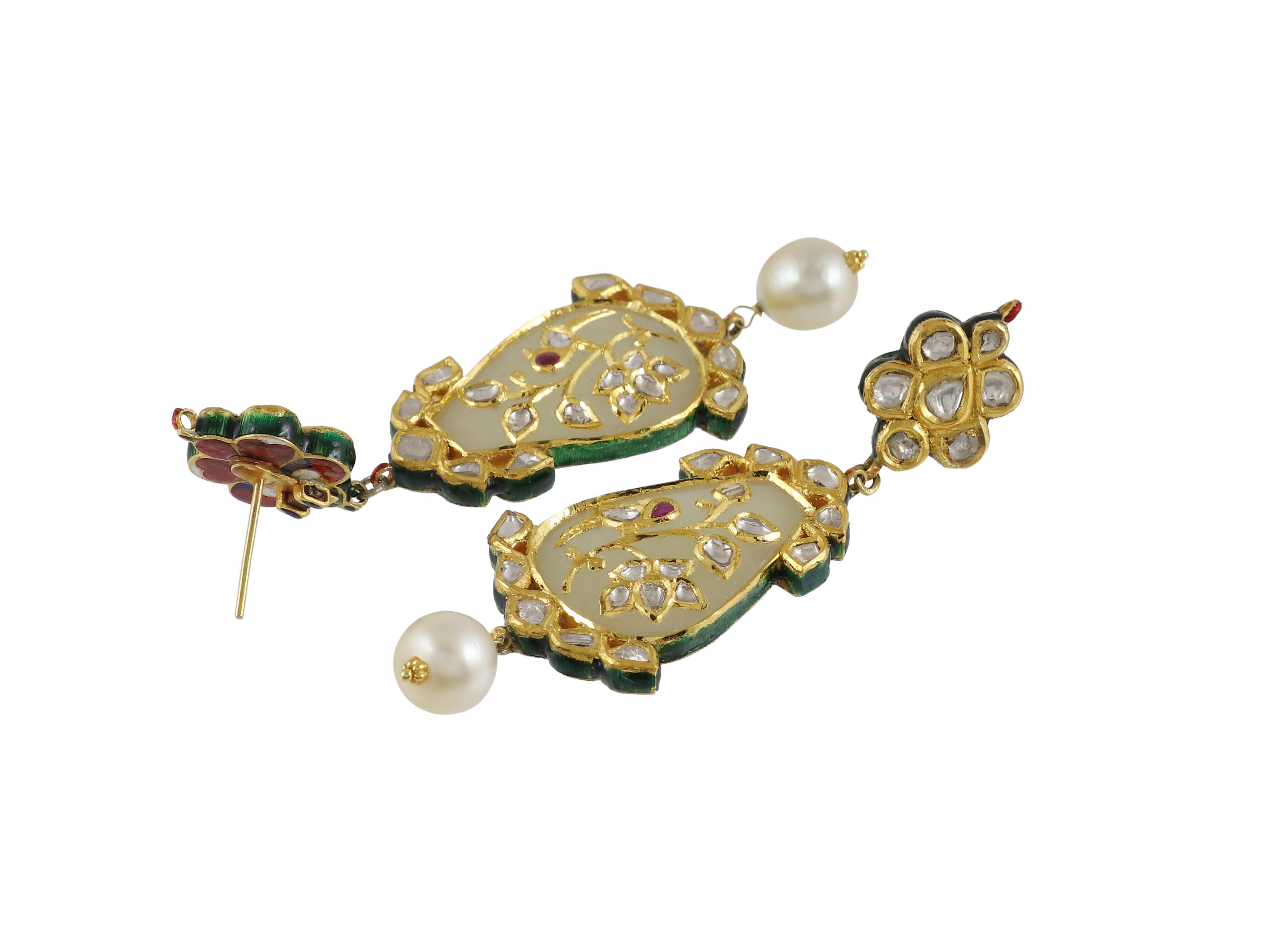 Pendente di giada in oro 22K con diamanti e rubini incastonati  Ciondolo della sposa indiana in vendita 3