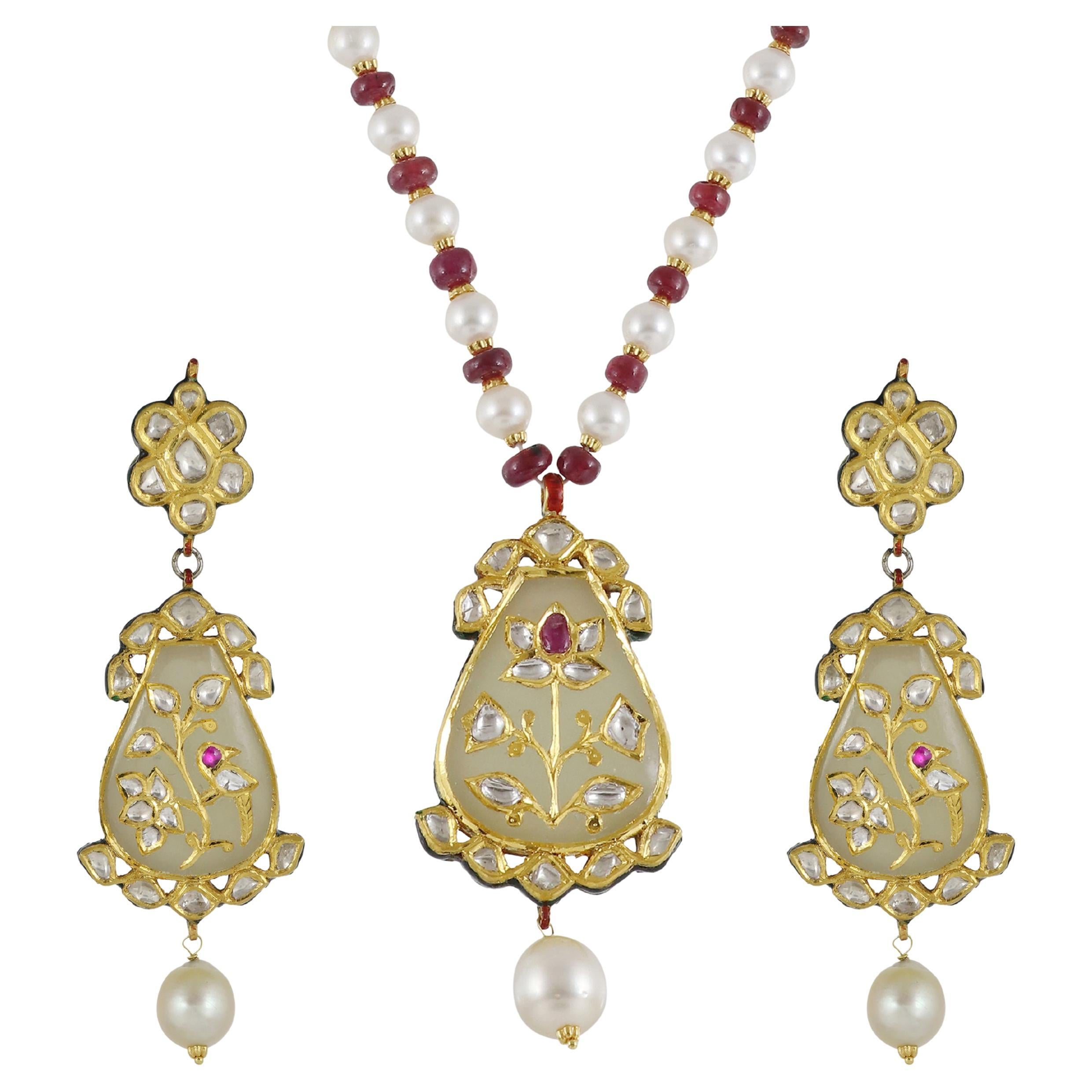 Pendentif en Jade en or 22K serti de diamants polis et de rubis Pendentif de la mariée indienne