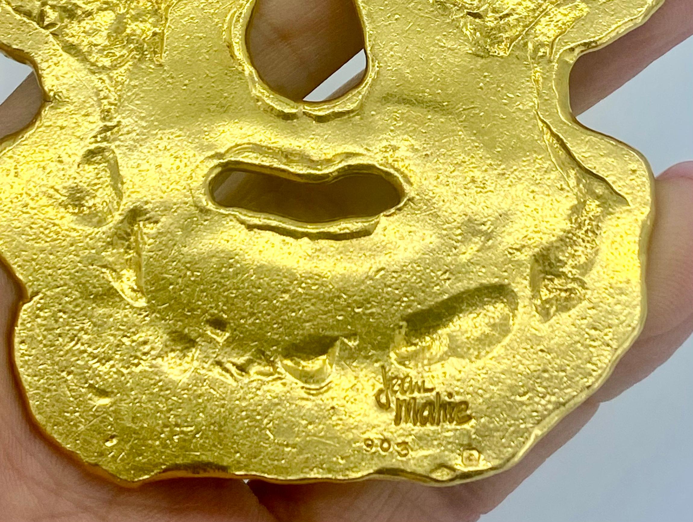 Collana con ciondolo figurato Jean Mahie in oro 22k in vendita 4