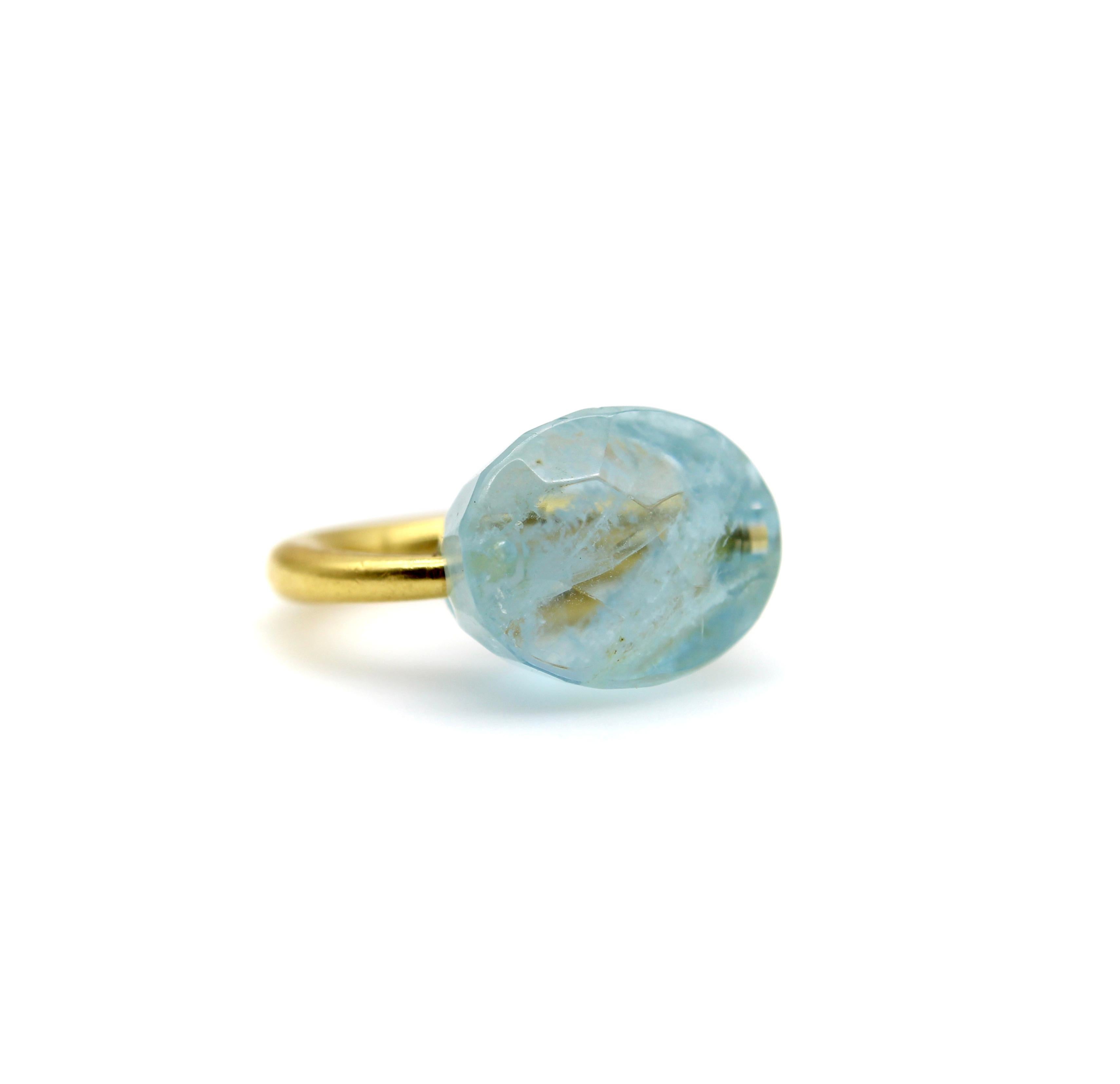 22K Gold Marie-Hélène de Taillac Milky Aquamarine Cabochon Ring In Good Condition For Sale In Venice, CA
