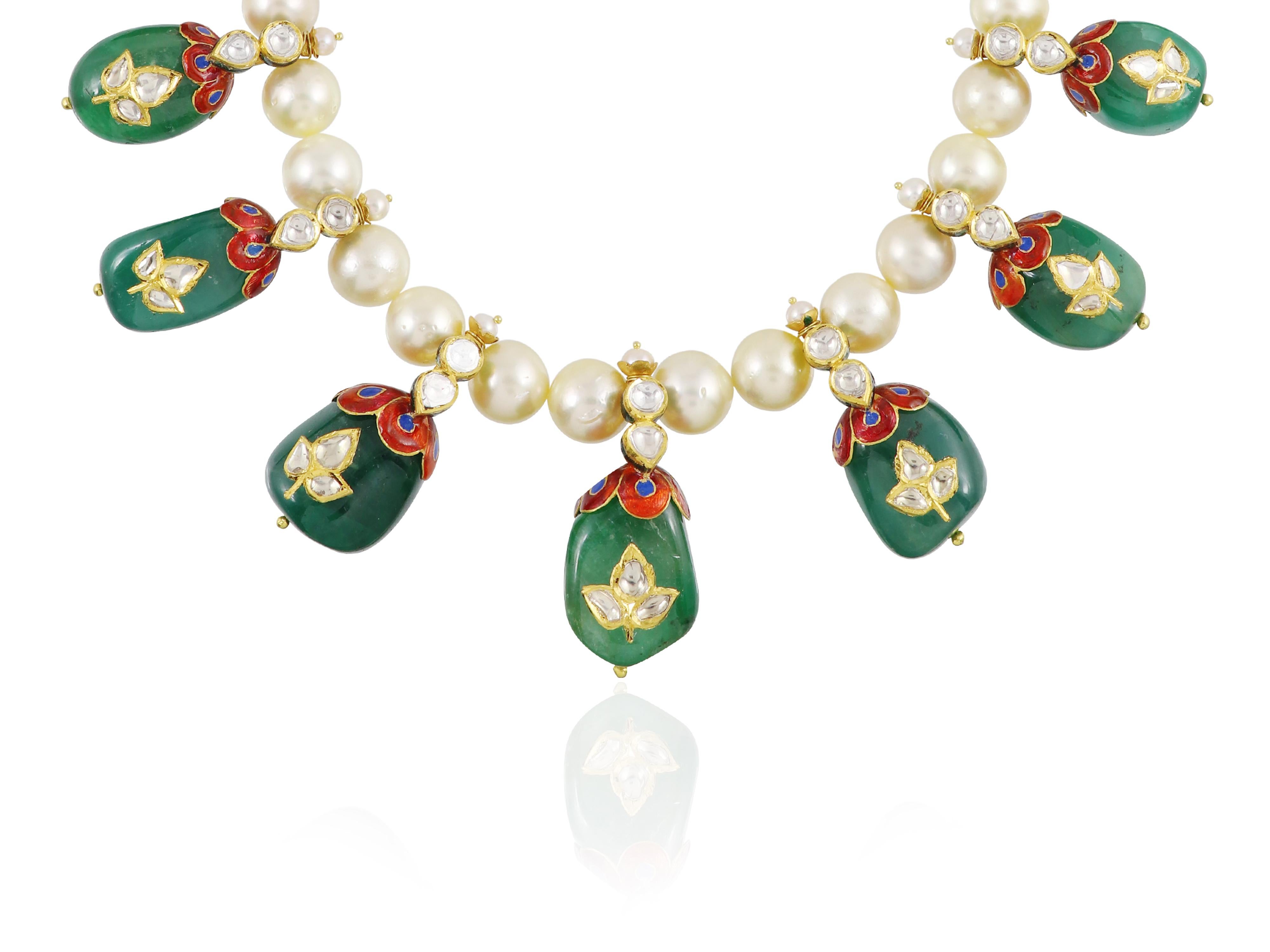 Oro 22K Mughal indiano con diamanti e smeraldi e perle del mare del sud incastonate In condizioni Nuovo in vendita a Bangkok,, TH