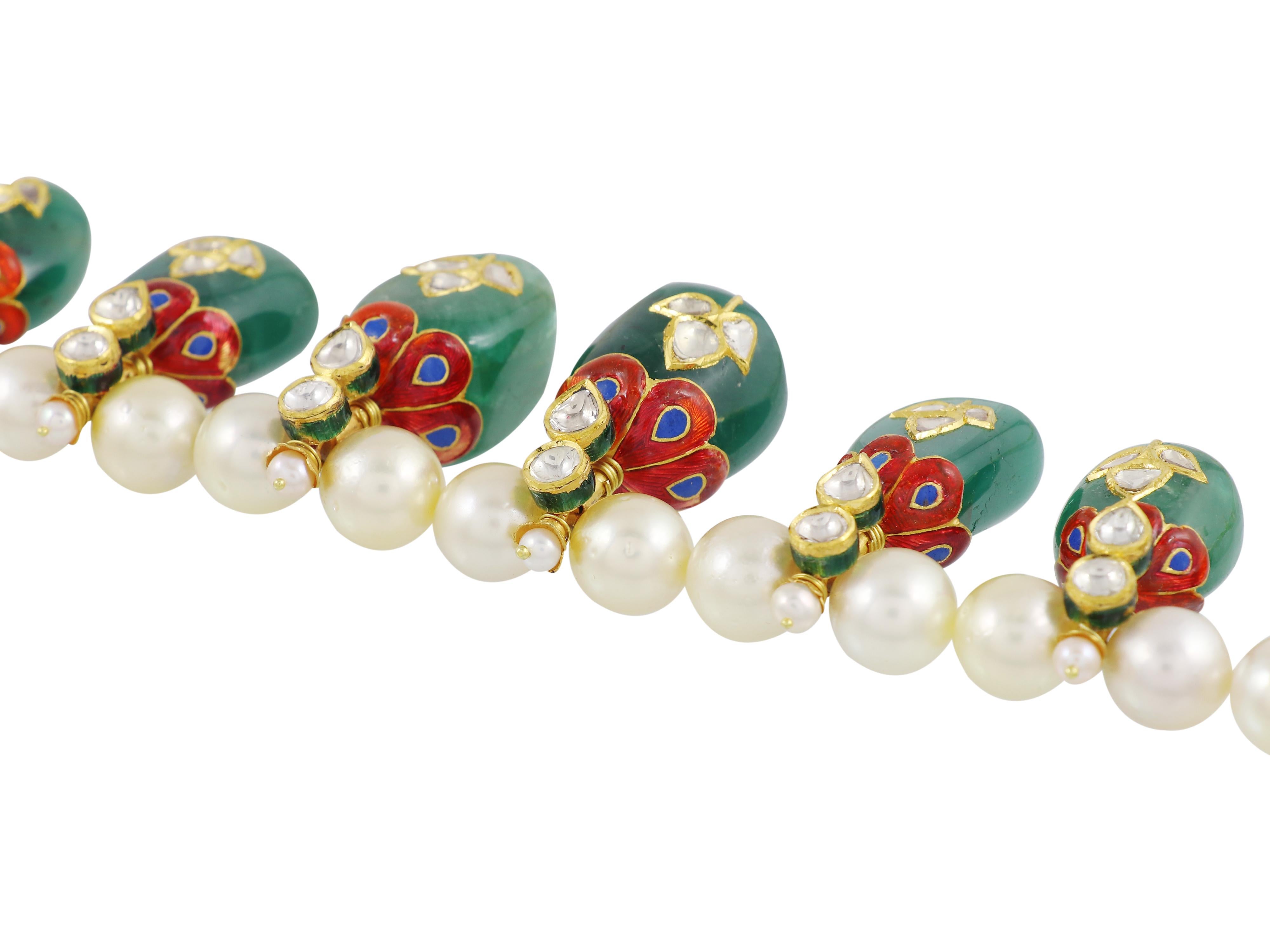 Oro 22K Mughal indiano con diamanti e smeraldi e perle del mare del sud incastonate in vendita 1