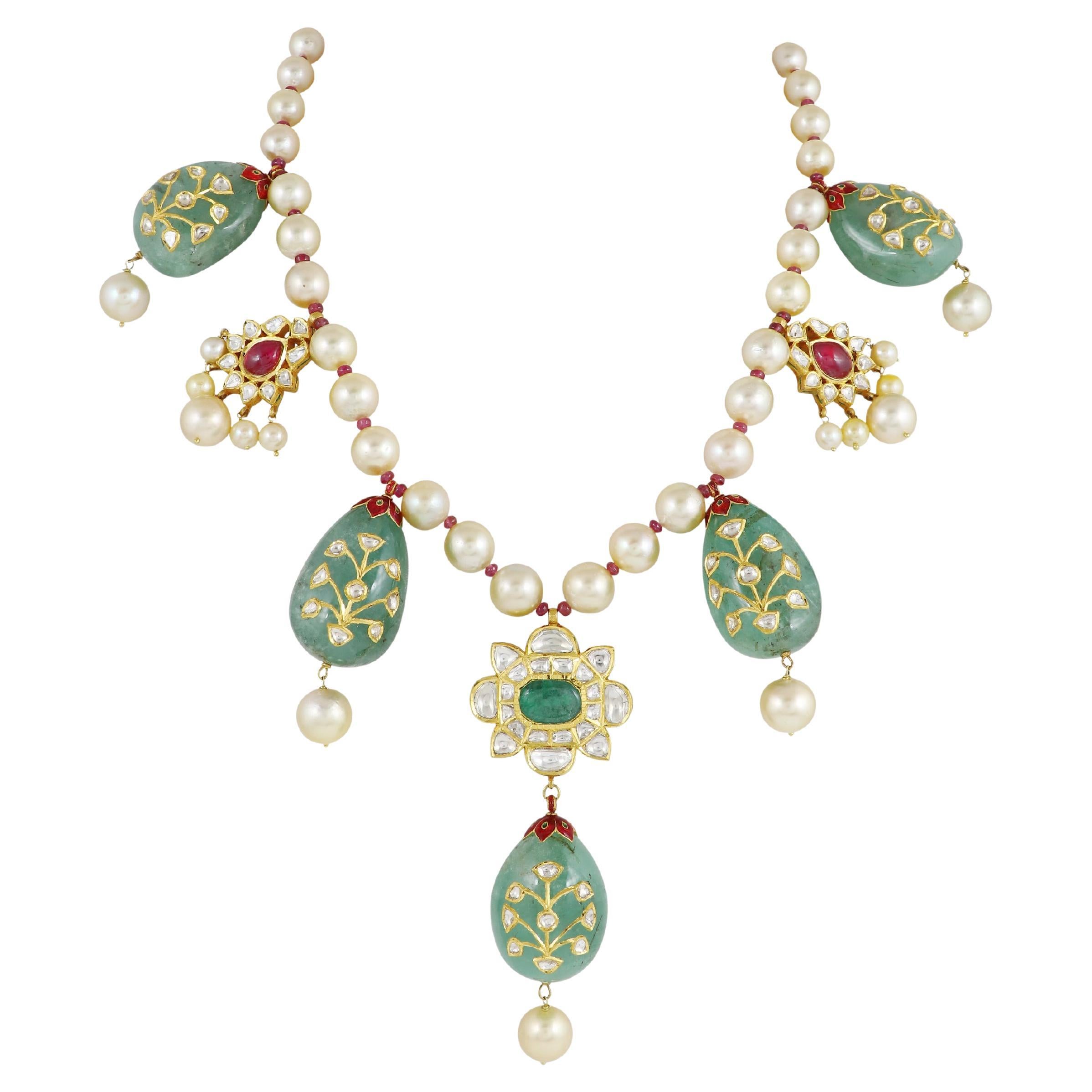 22 Karat Gold Mughal-inspirierte Smaragd-Halskette mit natürlichem Diamant-Polki, Rubin-Perle