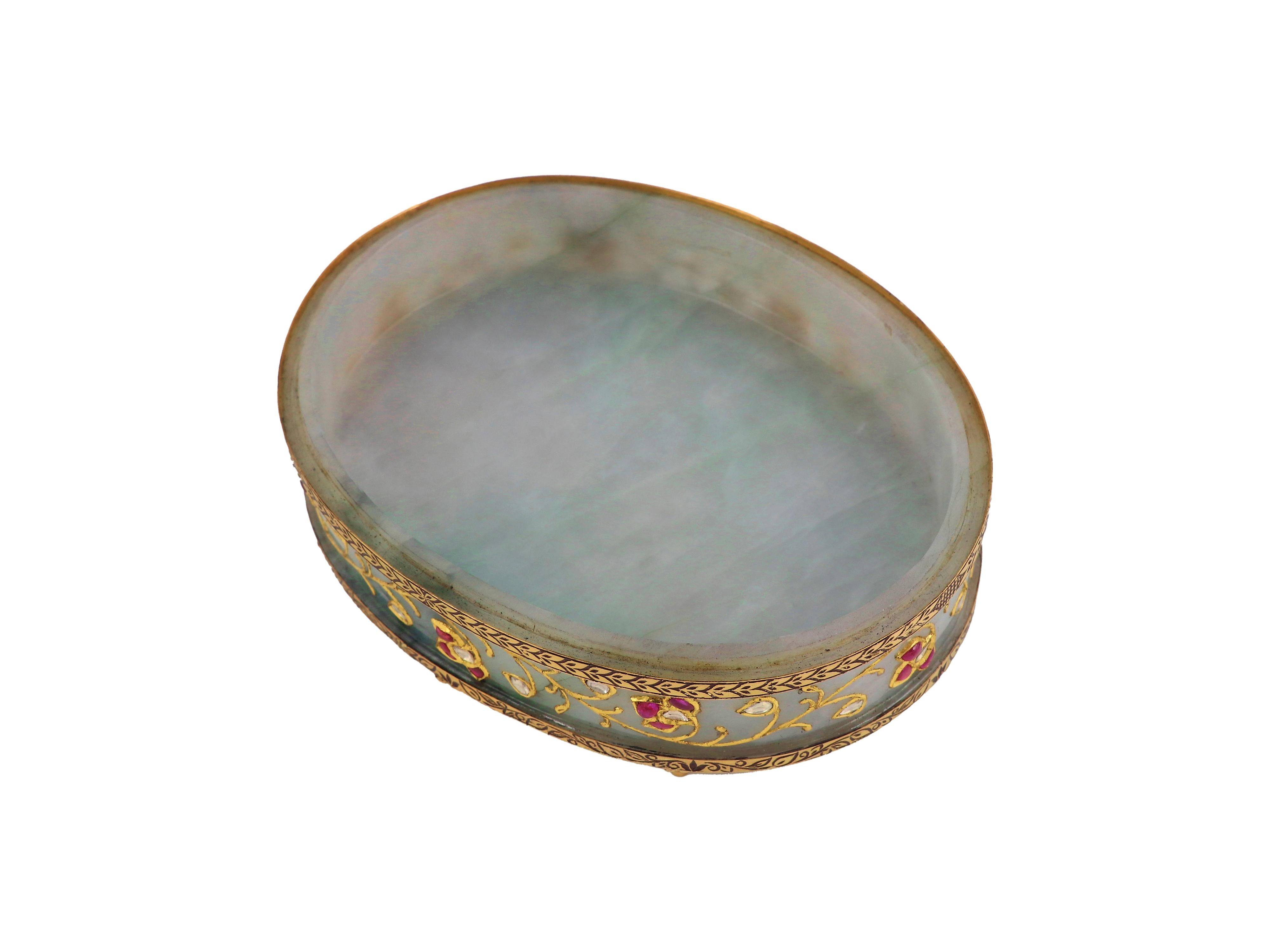 22K gold Mughal Jade box inlaid with natural rubies and diamond  Indian art For Sale 5