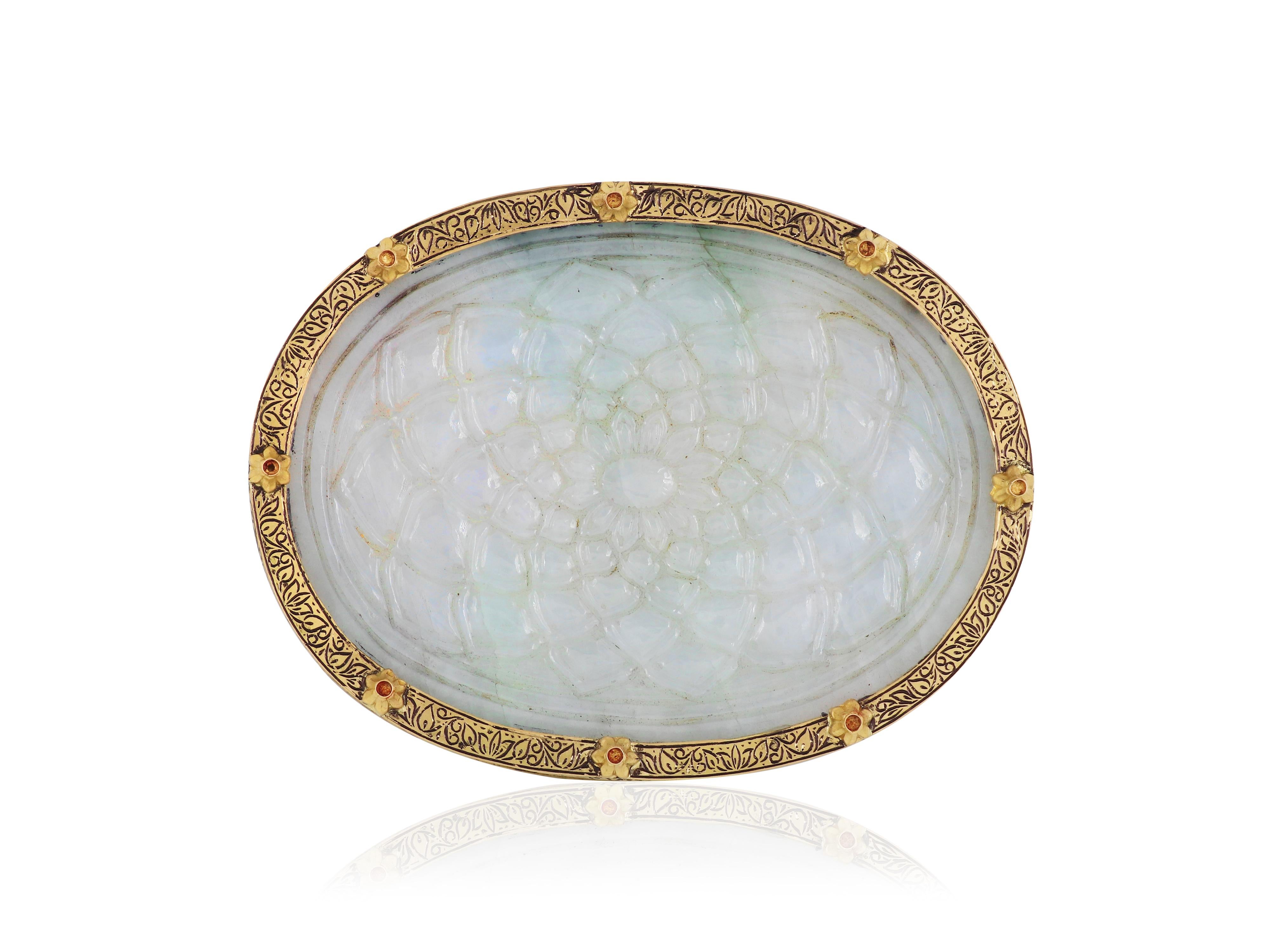 22K gold Mughal Jade box inlaid with natural rubies and diamond  Indian art For Sale 7
