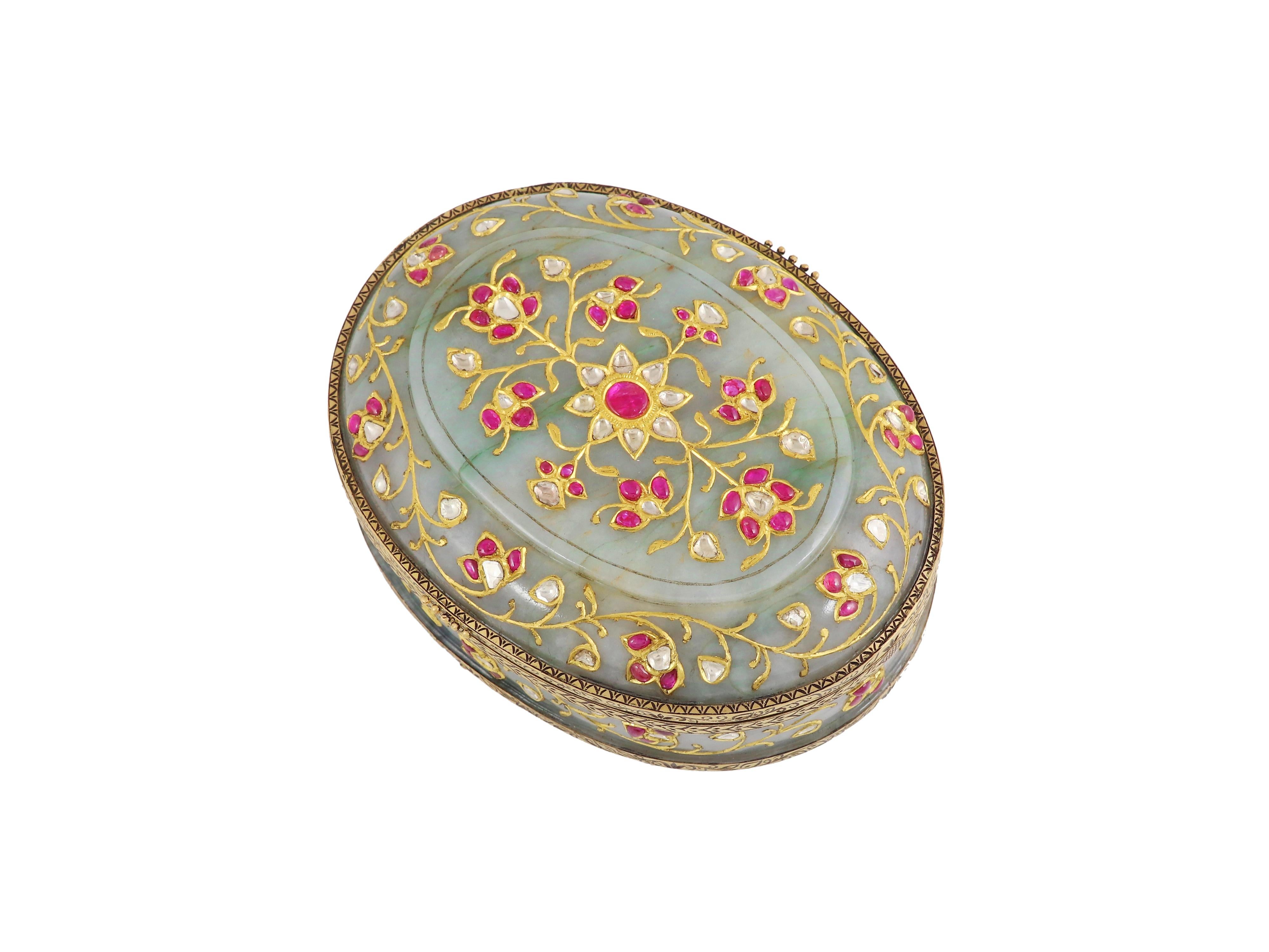 Tumbled 22K gold Mughal Jade box inlaid with natural rubies and diamond  Indian art For Sale
