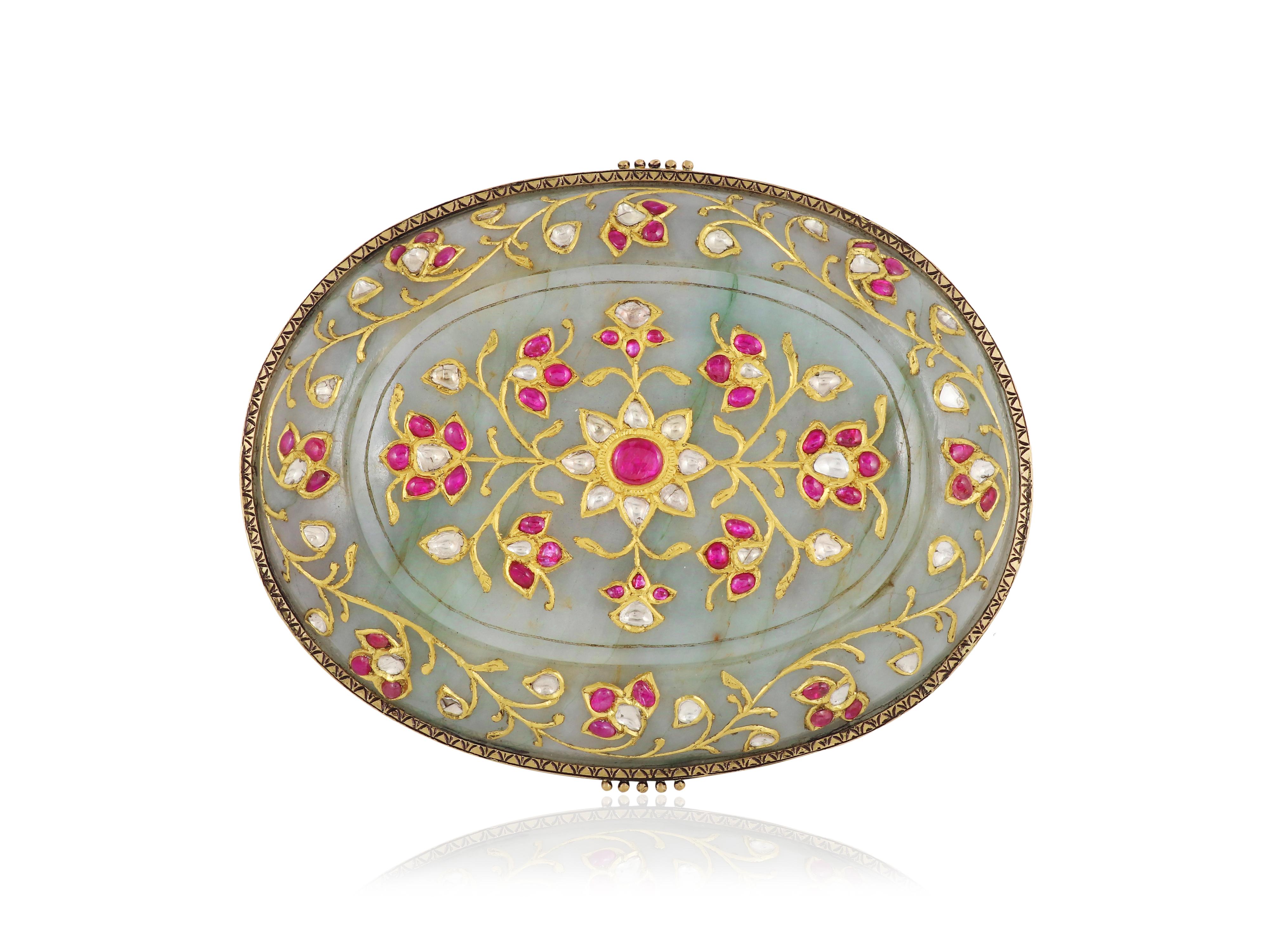 22K gold Mughal Jade box inlaid with natural rubies and diamond  Indian art For Sale 4