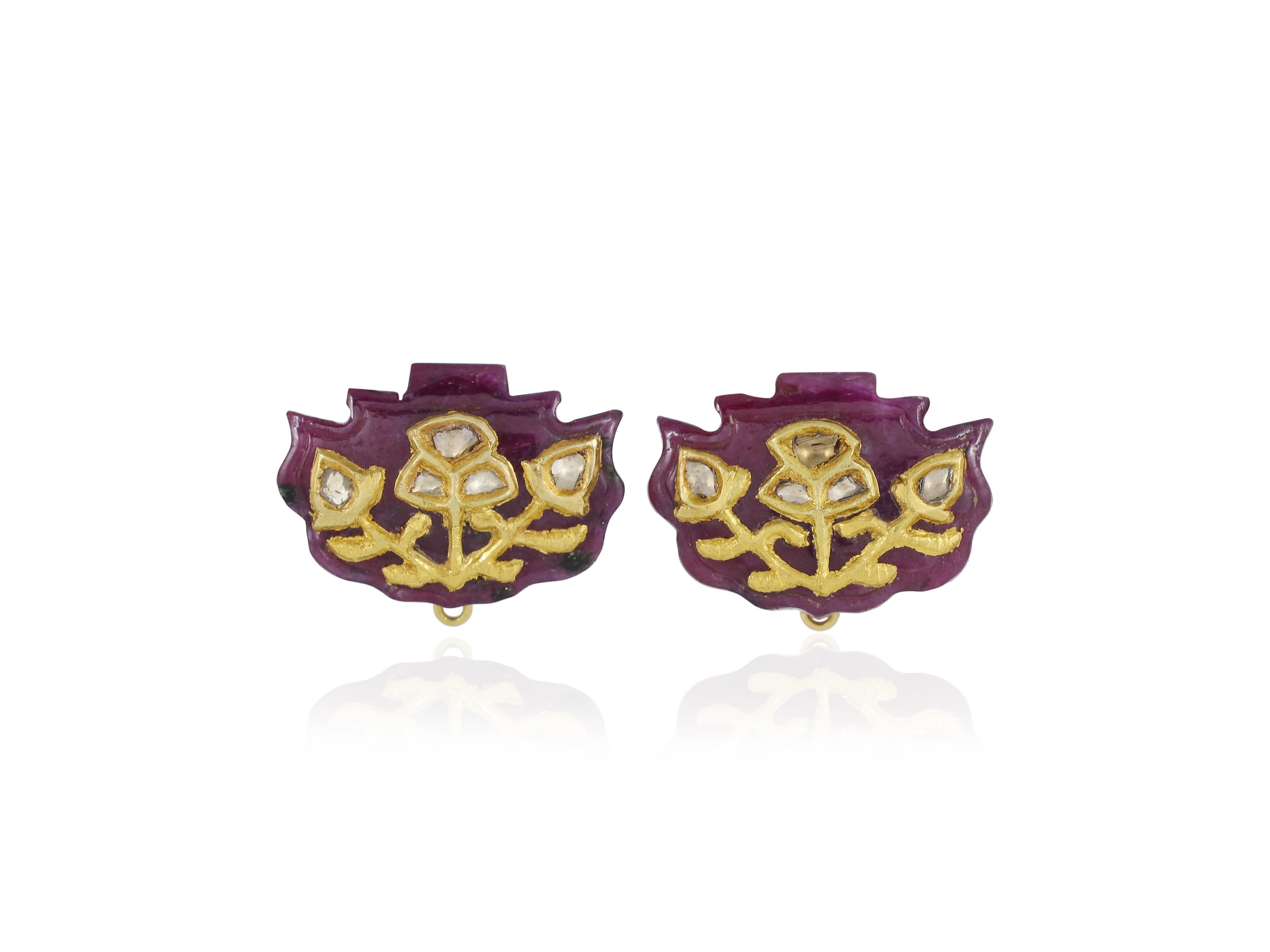 Uncut 22K gold Mughal natural ruby studs inlaid with diamonds and gold For Sale