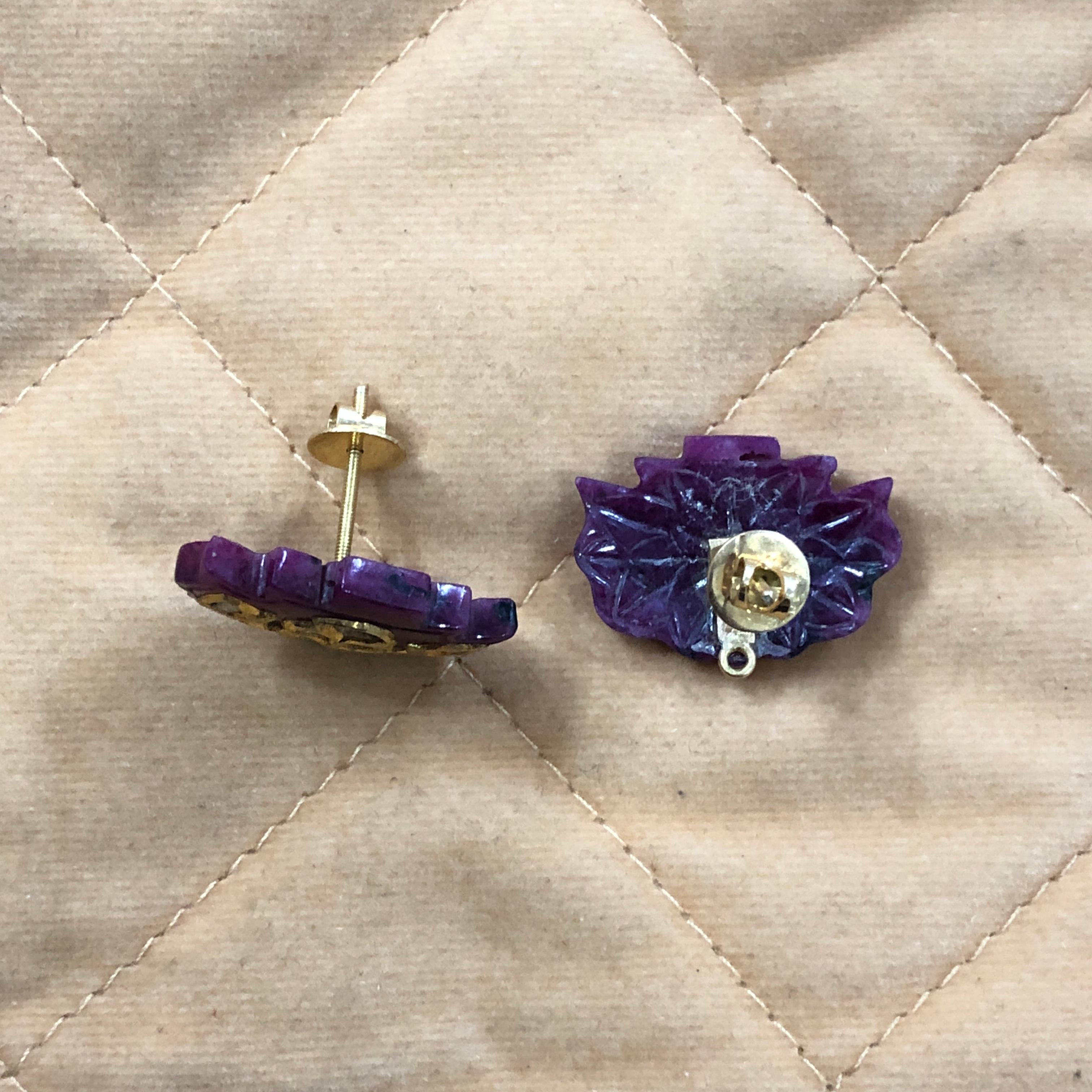 22K gold Mughal natural ruby studs inlaid with diamonds and gold For Sale 2
