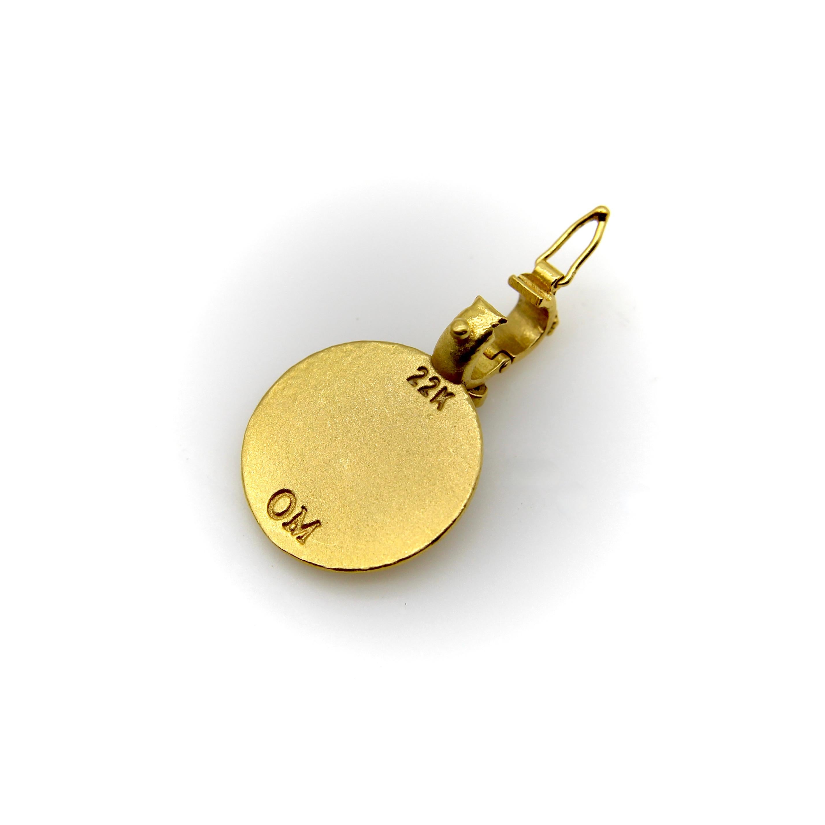Pendentif Bouddha Orly Marcel en or 22 carats avec clou de fleur en diamants Unisexe en vente