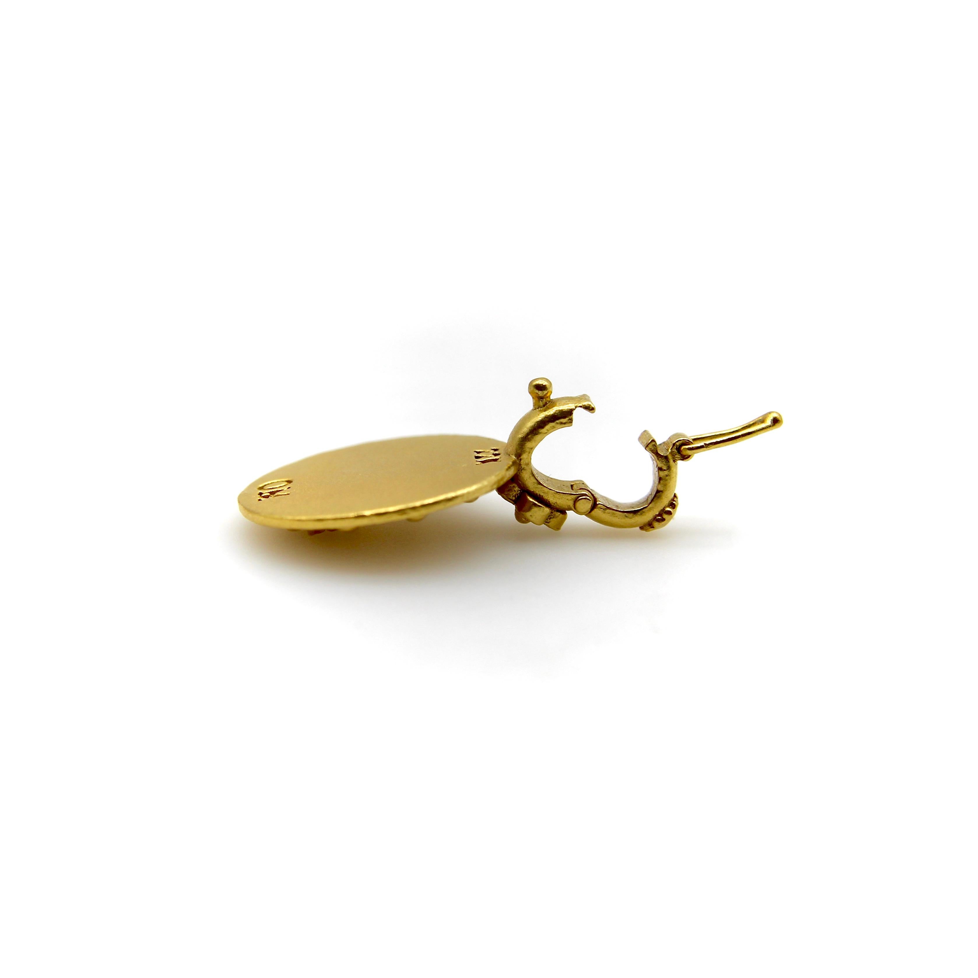 Pendentif Bouddha Orly Marcel en or 22 carats avec clou de fleur en diamants en vente 1