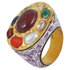 Bague moghole en or 22 carats, émail rose vert et neuf pierres précieuses (navratna)