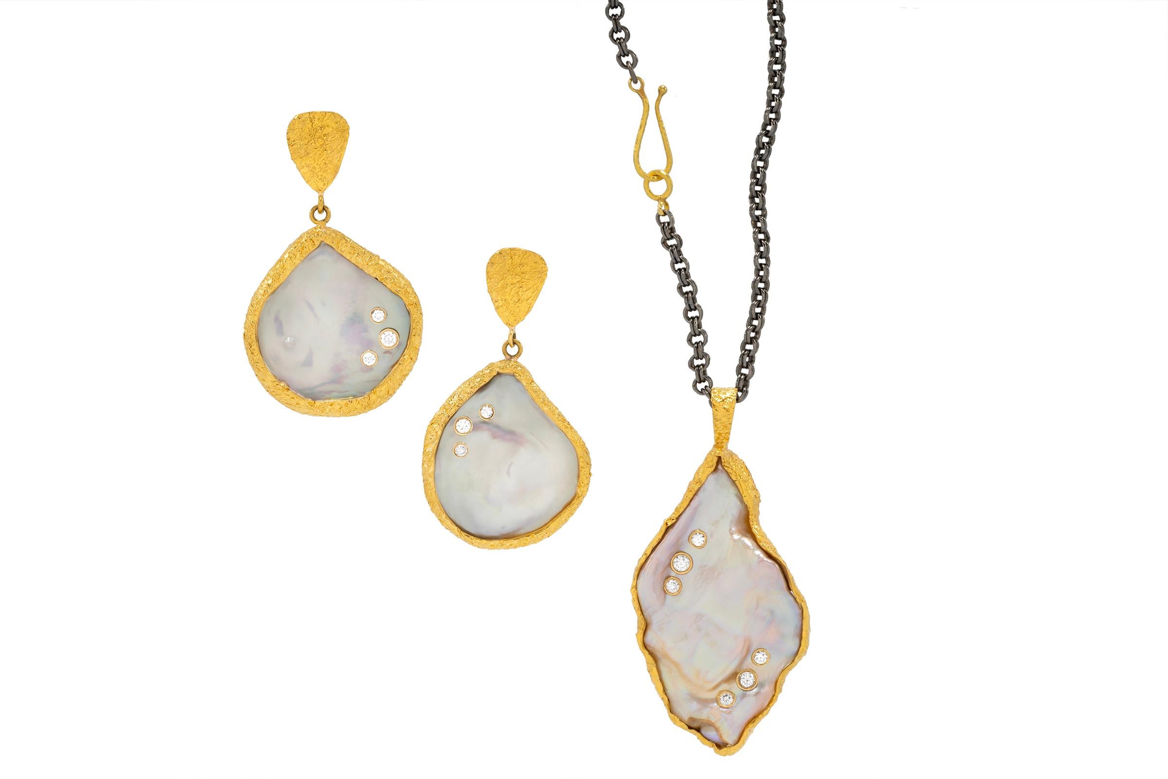 Collana Kashi reversibile in oro 22k con perle e diamanti, di Tagili In condizioni Nuovo in vendita a New York, NY
