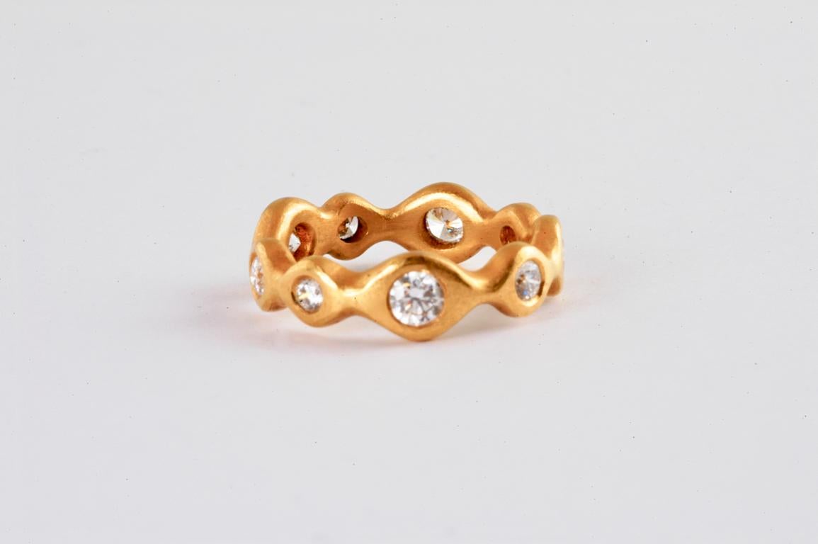 Contemporary 22 Karat Gold Brilliant Cut diamond Ring 1.30 Carat total weight For Sale