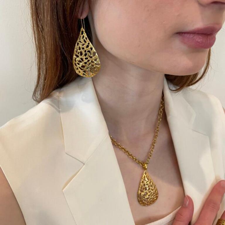 22k gold teardrop earrings are part of the Essentials Collection which is the ultimate in ease and beauty. Effortlessly transitions from day to night. Complete the look with our beautiful 22k gold pendant to polish off the look. These are the