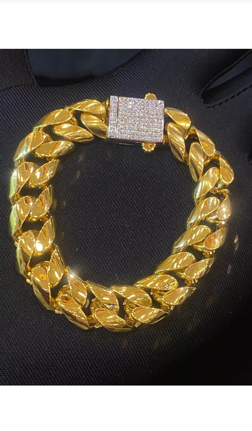 22K Gold  Unisex Dubai Cuban Link Chain Bracelet For Sale 11