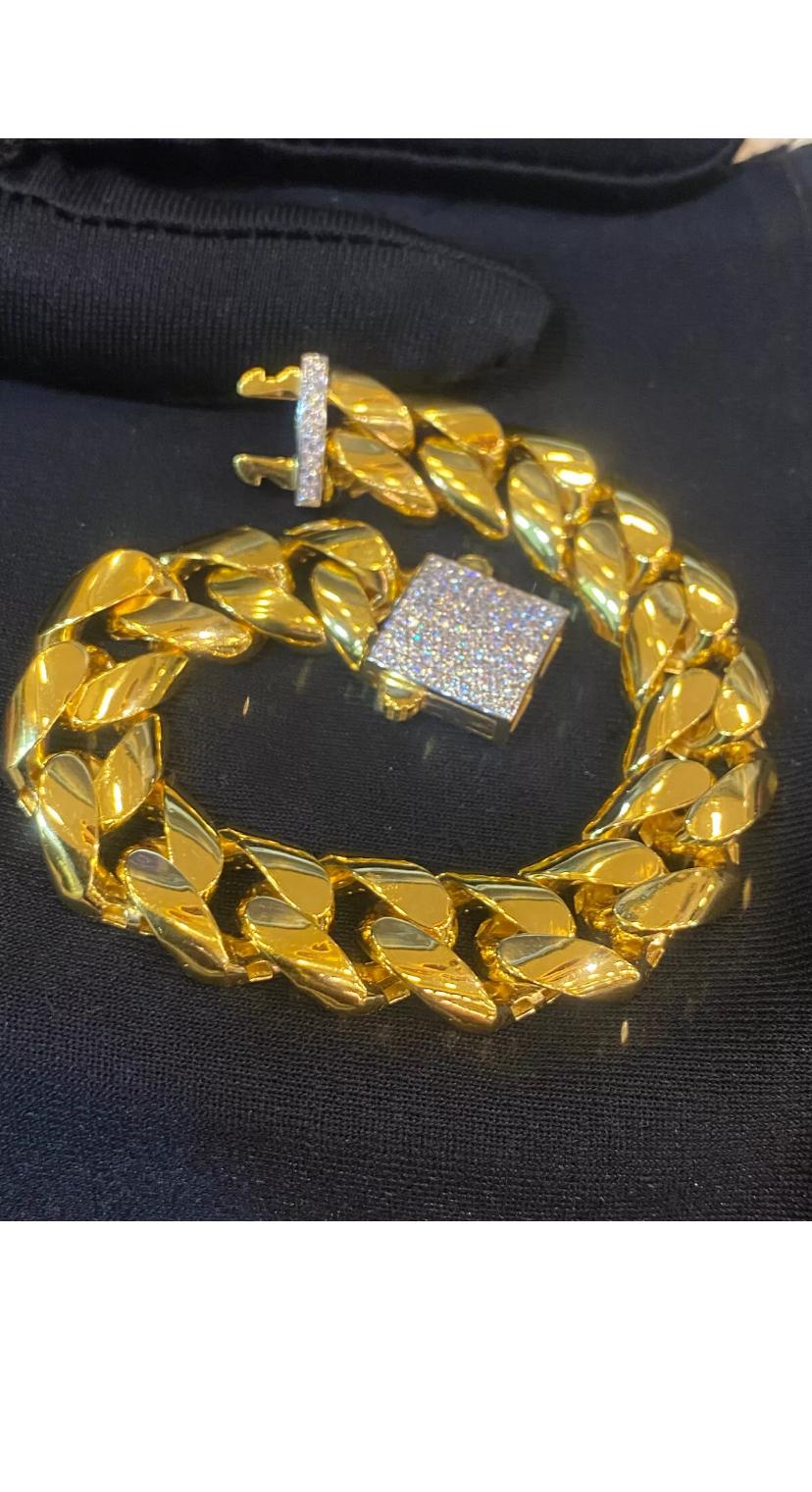 Classy unisex Dubai Cuban Link Chain Cuban Bracelet In 916 Stamped 22K Yellow Gold and Diamonds.
Perfect gift for all occasions!
