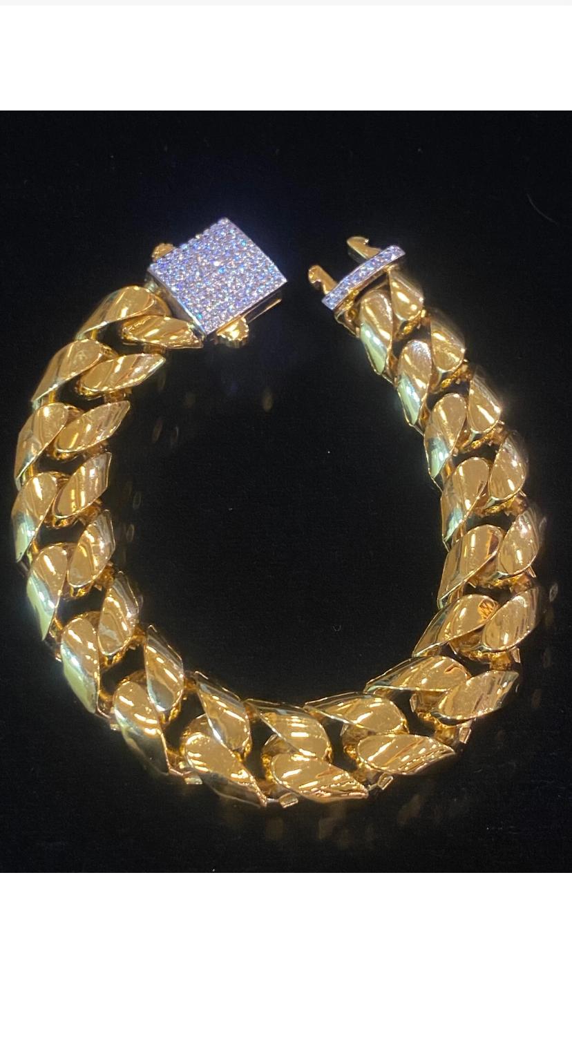 Round Cut 22K Gold  Unisex Dubai Cuban Link Chain Bracelet For Sale