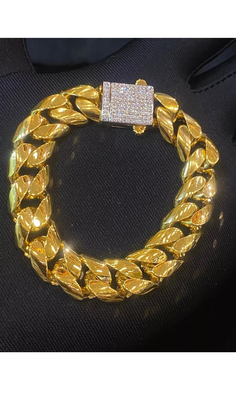 22K Gold  Unisex Dubai Cuban Link Chain Bracelet For Sale 2