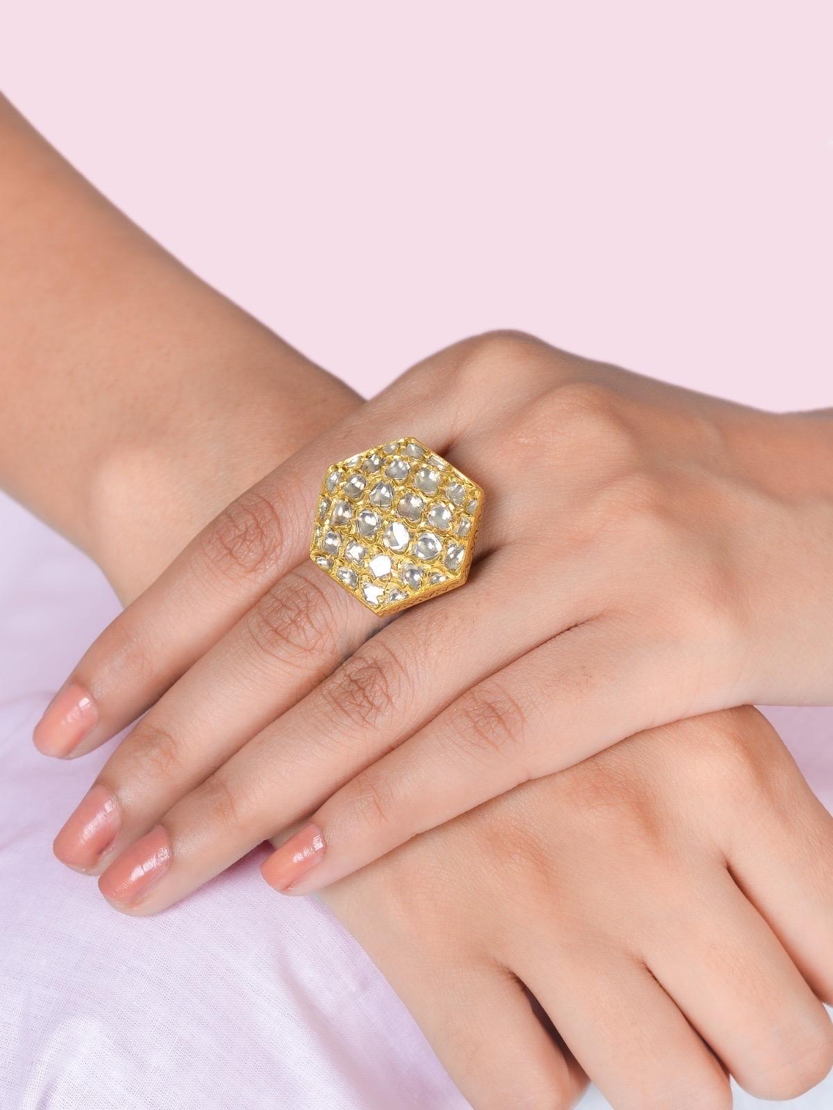22 Karat handgefertigter Goldring mit ungeschliffenen Diamanten im Zustand „Neu“ im Angebot in Jaipur, IN