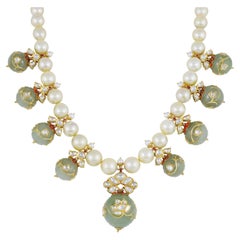 Collar de bola de jade mogol de 22 quilates con polki de diamantes y perla del mar del sur