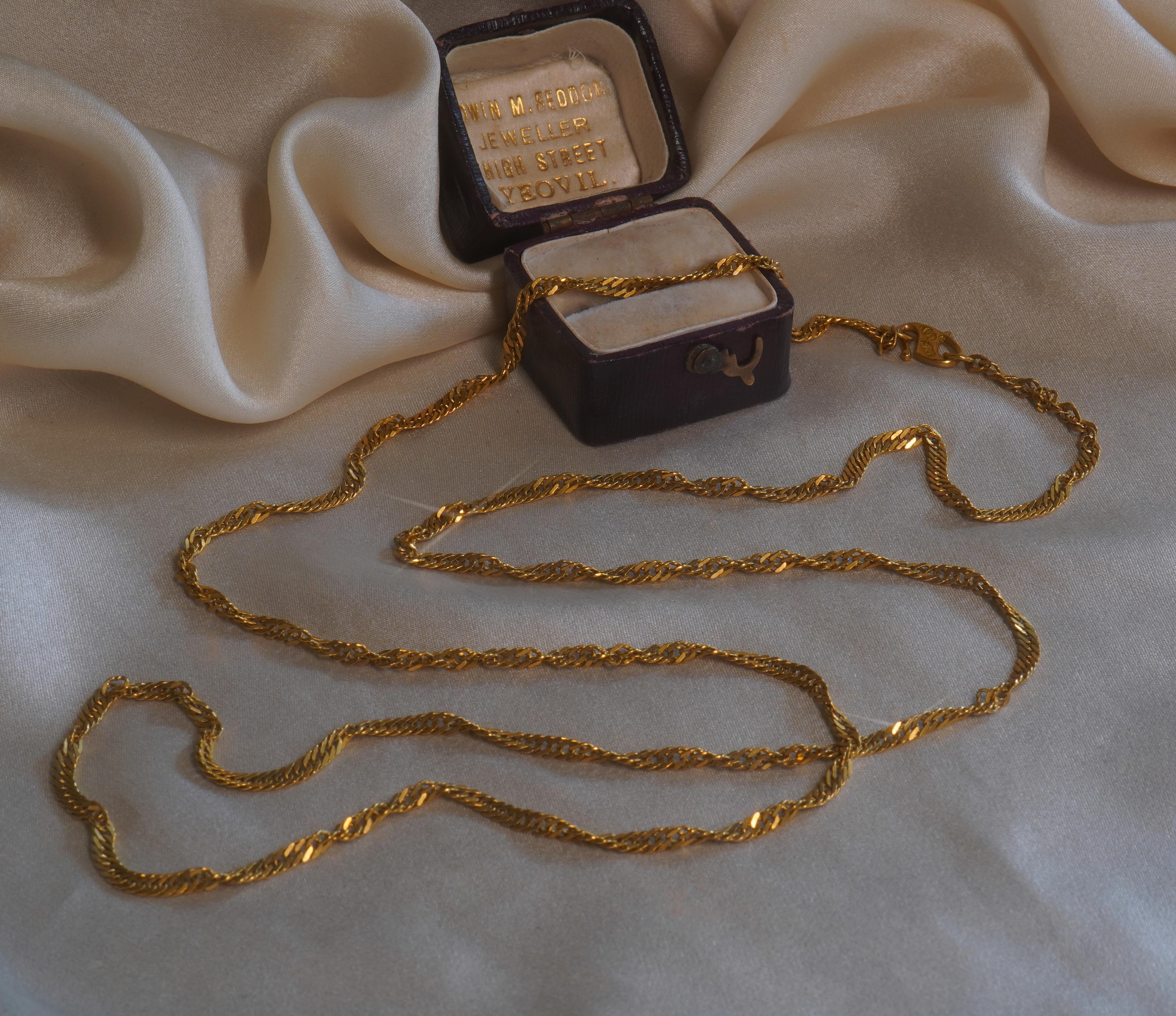 ¡Cadena de collar de oro macizo de 22 quilates amarillo vintage de 28,5 pulgadas de largo y 11,7 gramos de peso! en Bueno estado para la venta en Sylvania, GA