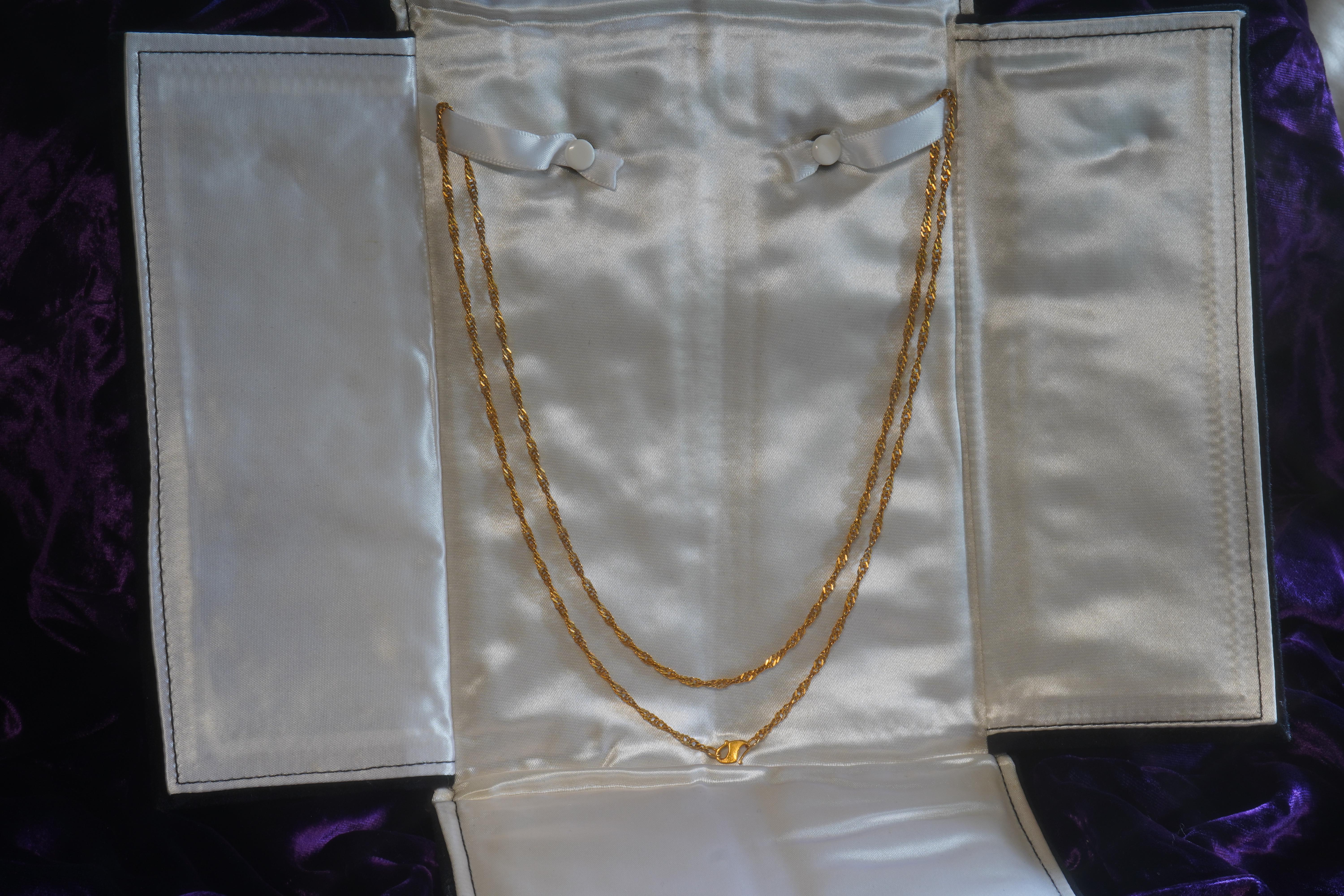Femenino o masculino ¡Cadena de collar de oro macizo de 22 quilates amarillo vintage de 28,5 pulgadas de largo y 11,7 gramos de peso! en venta