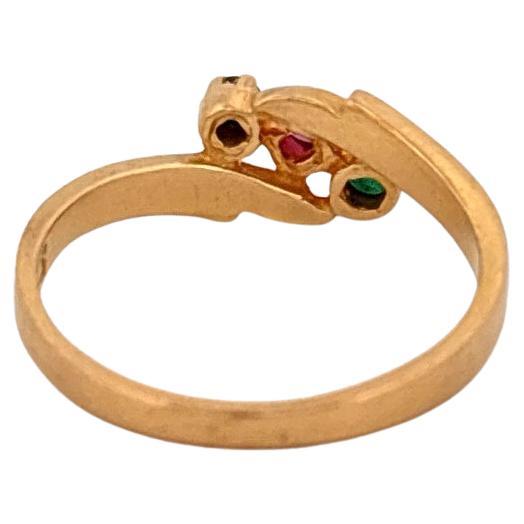 Bague en or jaune 22K de 0,11 carat de saphir, d'émeraude et de rubis en vente 2