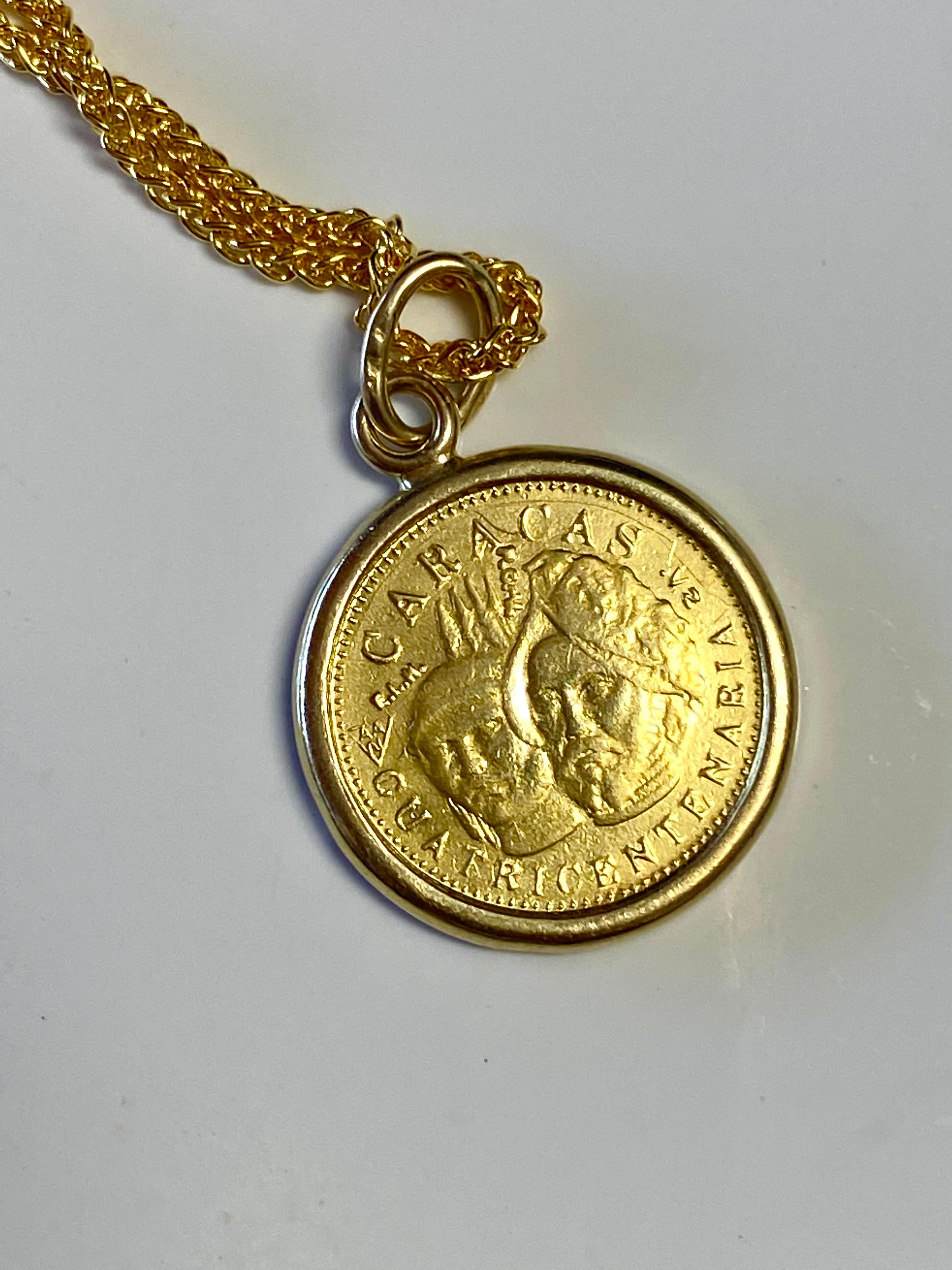 Collier en or jaune 22K avec pendentif en forme de pièce de monnaie vénézuélienne datant de 1567 ADS en vente 1