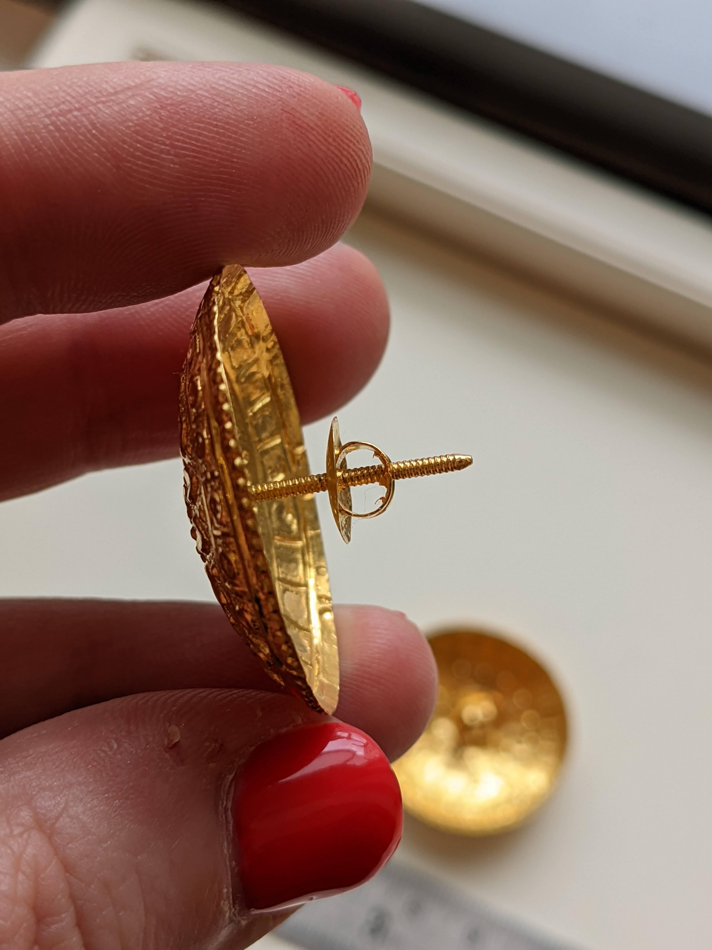 22 Karat Gelbgold antike indische Kuppel-Ohrstecker im Angebot 1