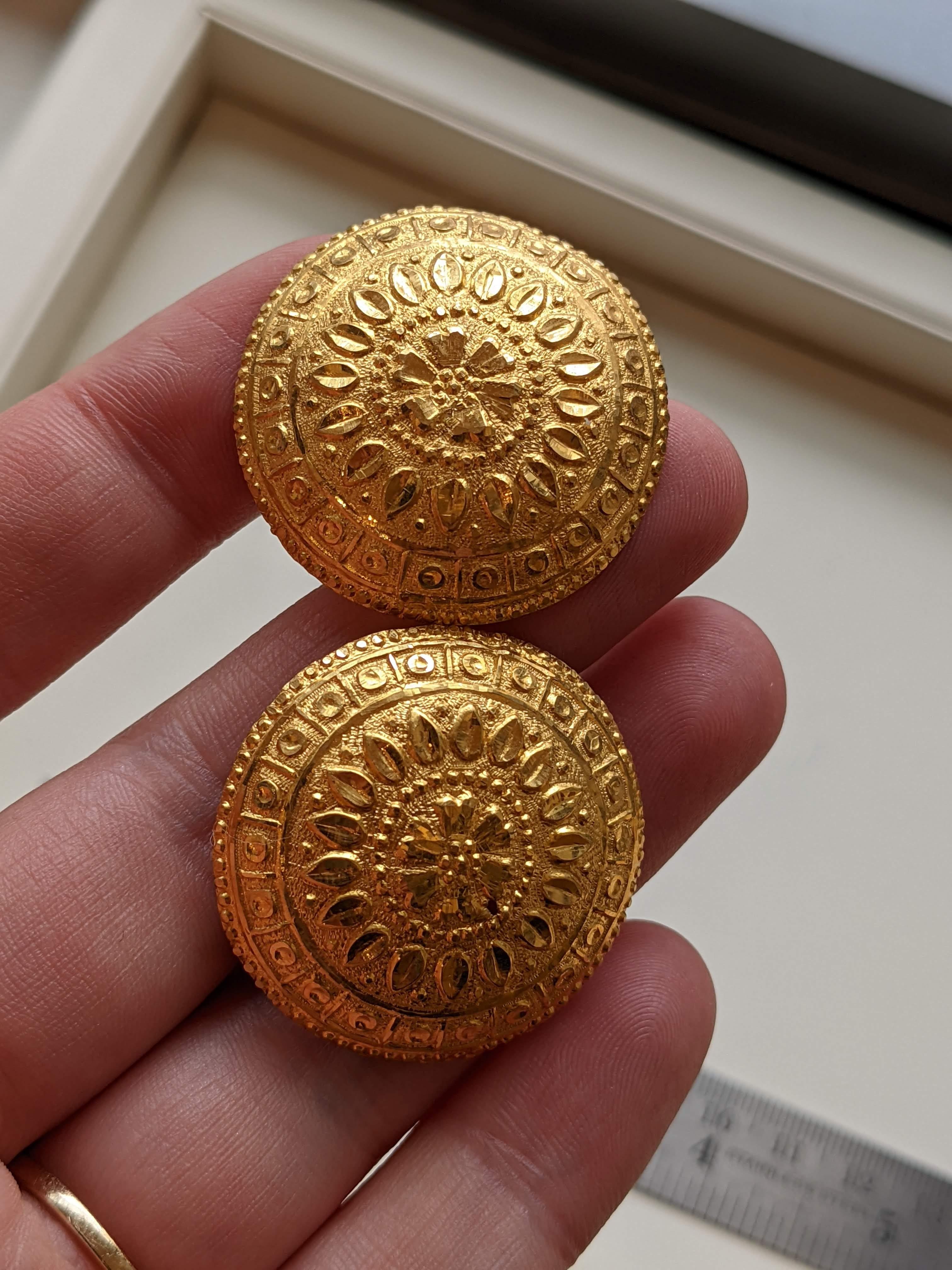 22 Karat Gelbgold antike indische Kuppel-Ohrstecker im Angebot 2