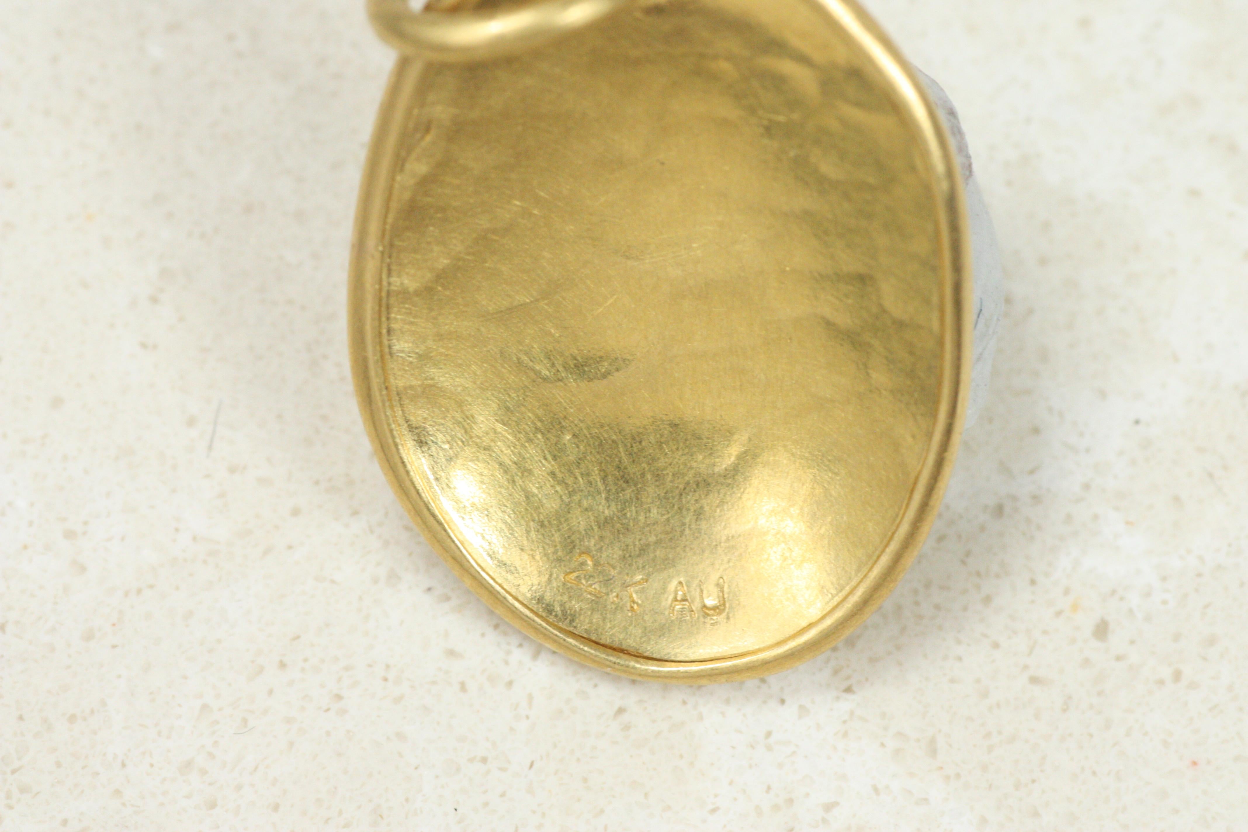 Ciondolo con semi di zucca con castone in oro giallo 22K, fatto a mano, collana in vendita 3