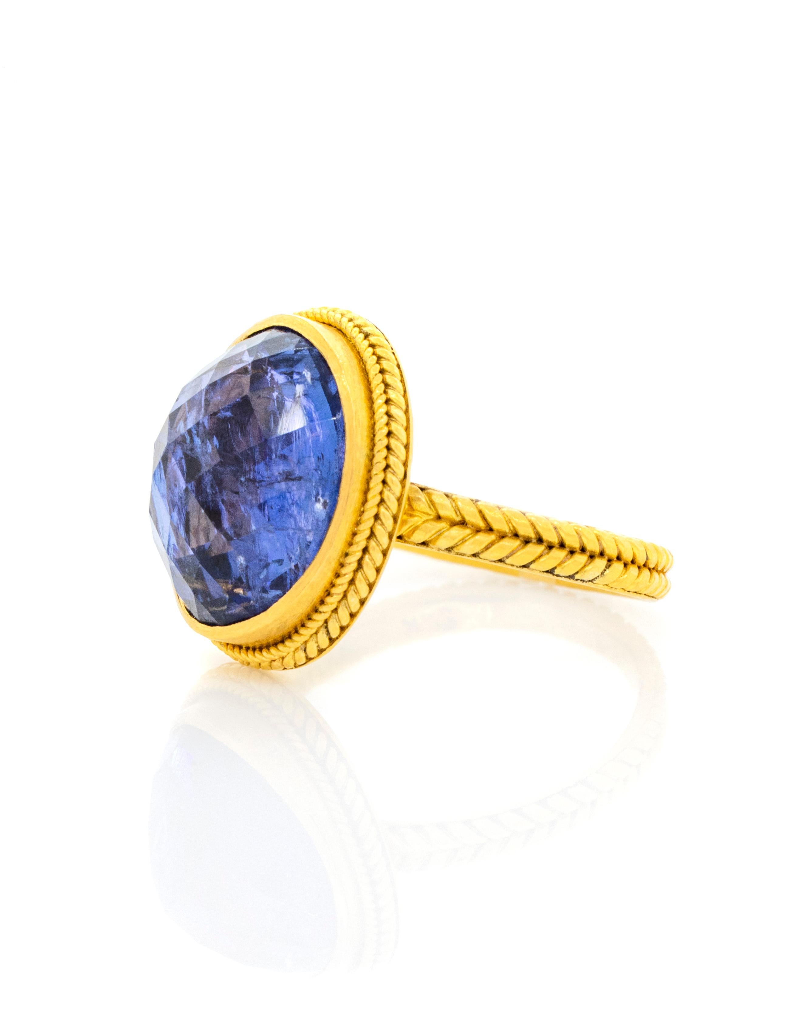 De las mujeres Anillo bizantino de oro amarillo de 22 quilates con tanzanita de 7,60 quilates en venta
